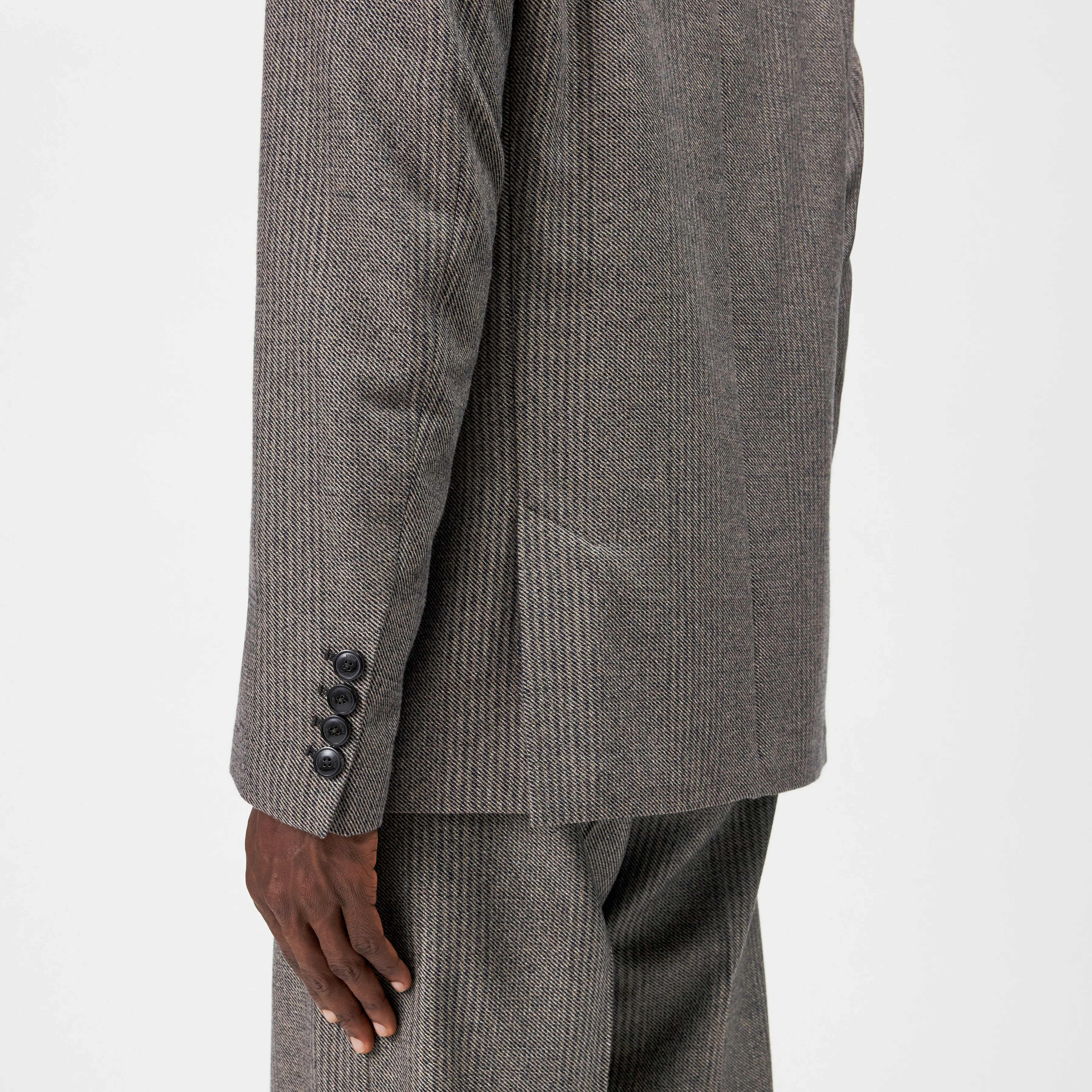 LOWAN - Double-breasted wool-blend blazer - men - brown - Detailansicht am Model