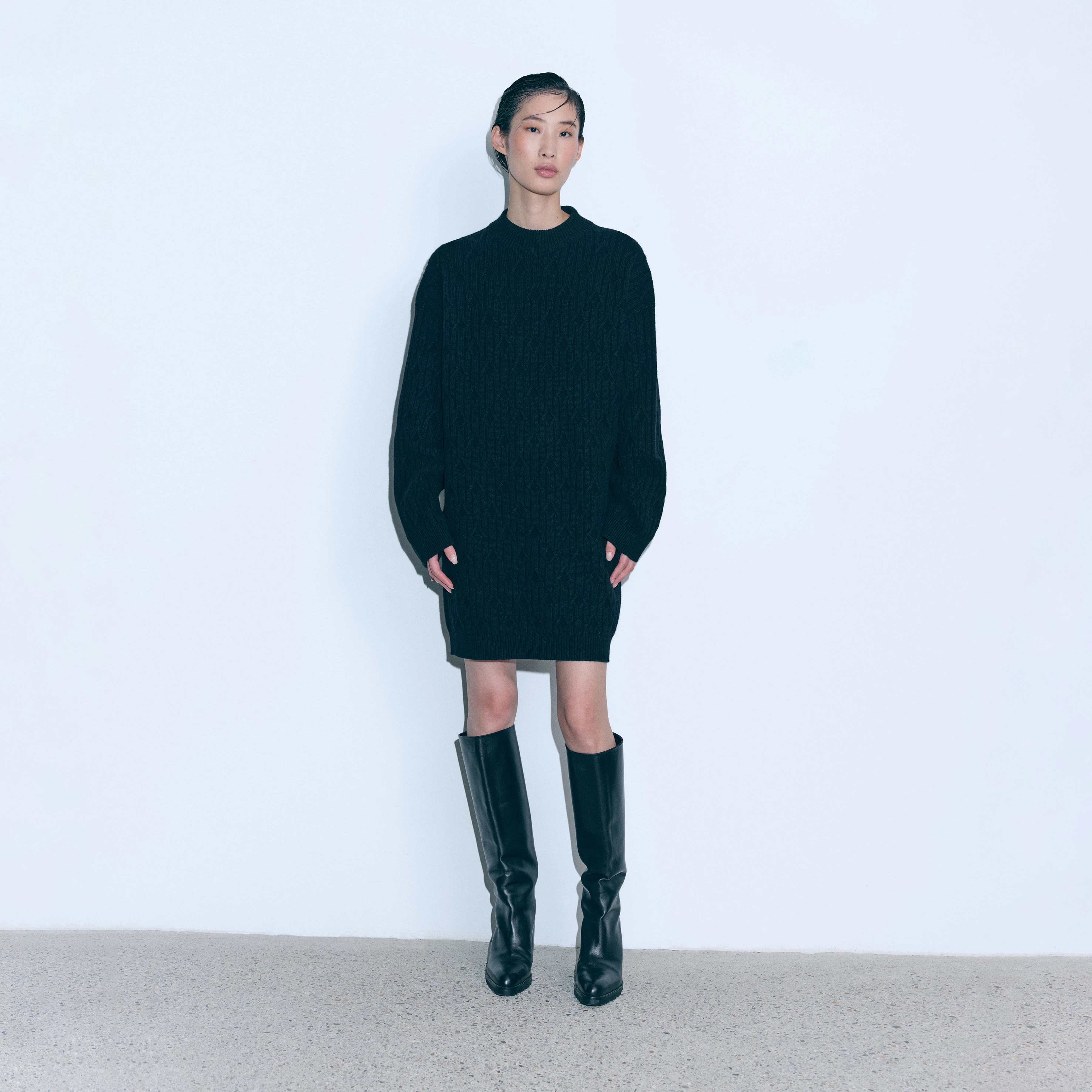 ELSTERI - Strickkleid in Minilänge in Schurwolle - Damen - schwarz