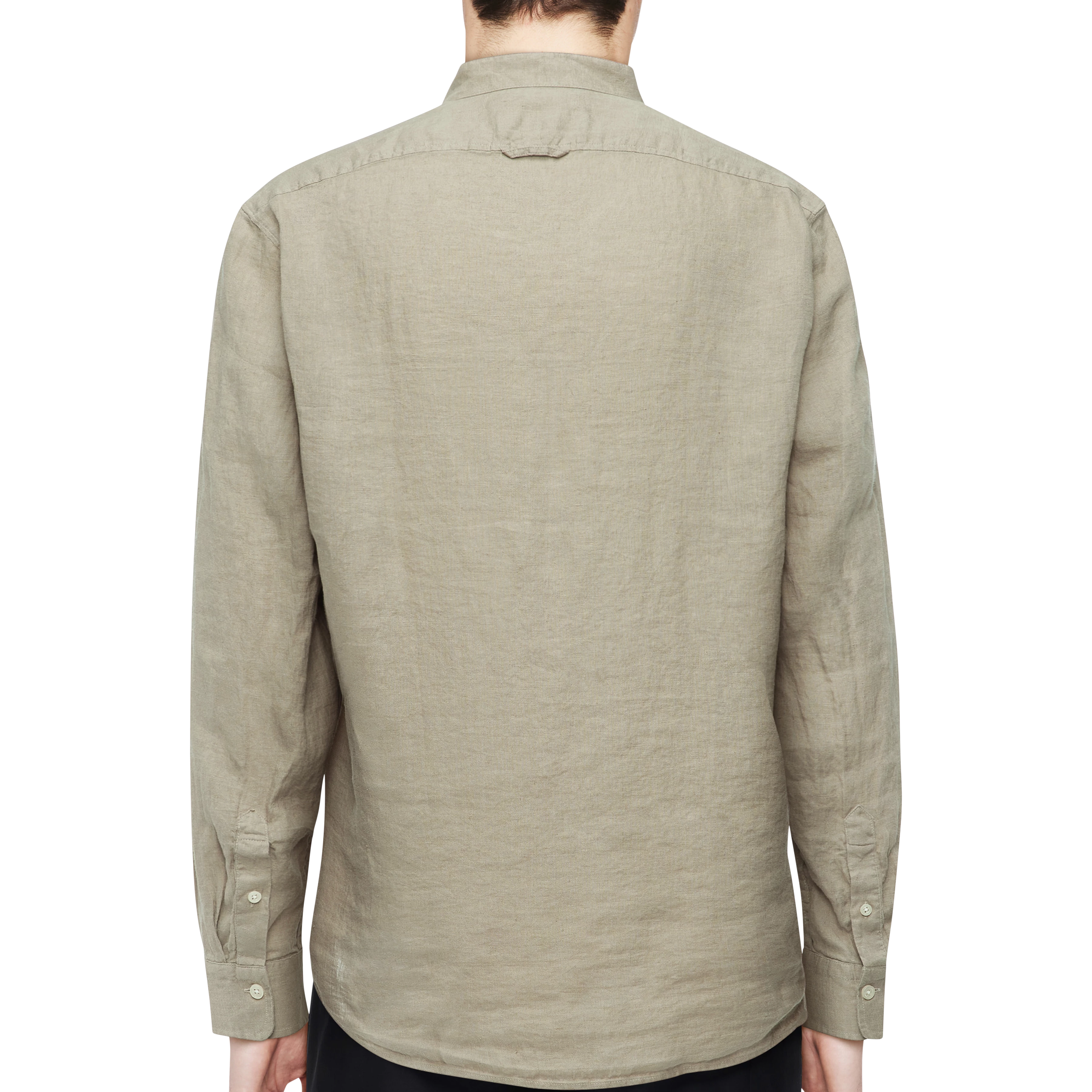 TAROK - Pure linen shirt with stand up collar - men - beige - Detailansicht am Model