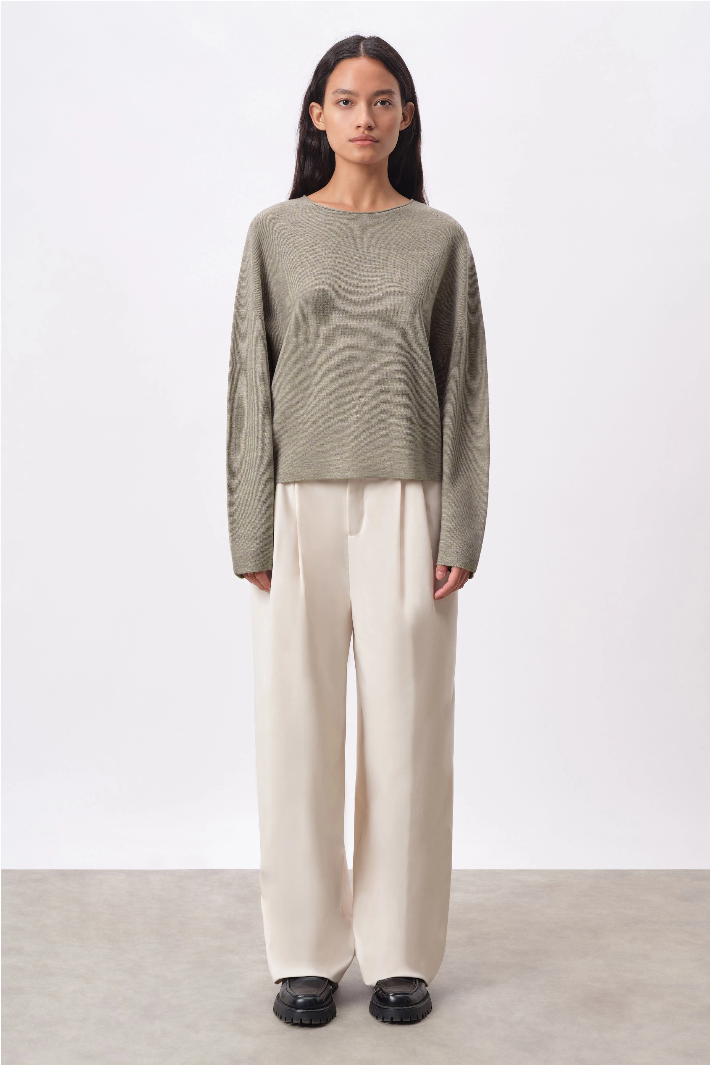 MEAMI - Cropped egg-shape jumper in merino wool - women - brown - Ganzkörper-Frontansicht