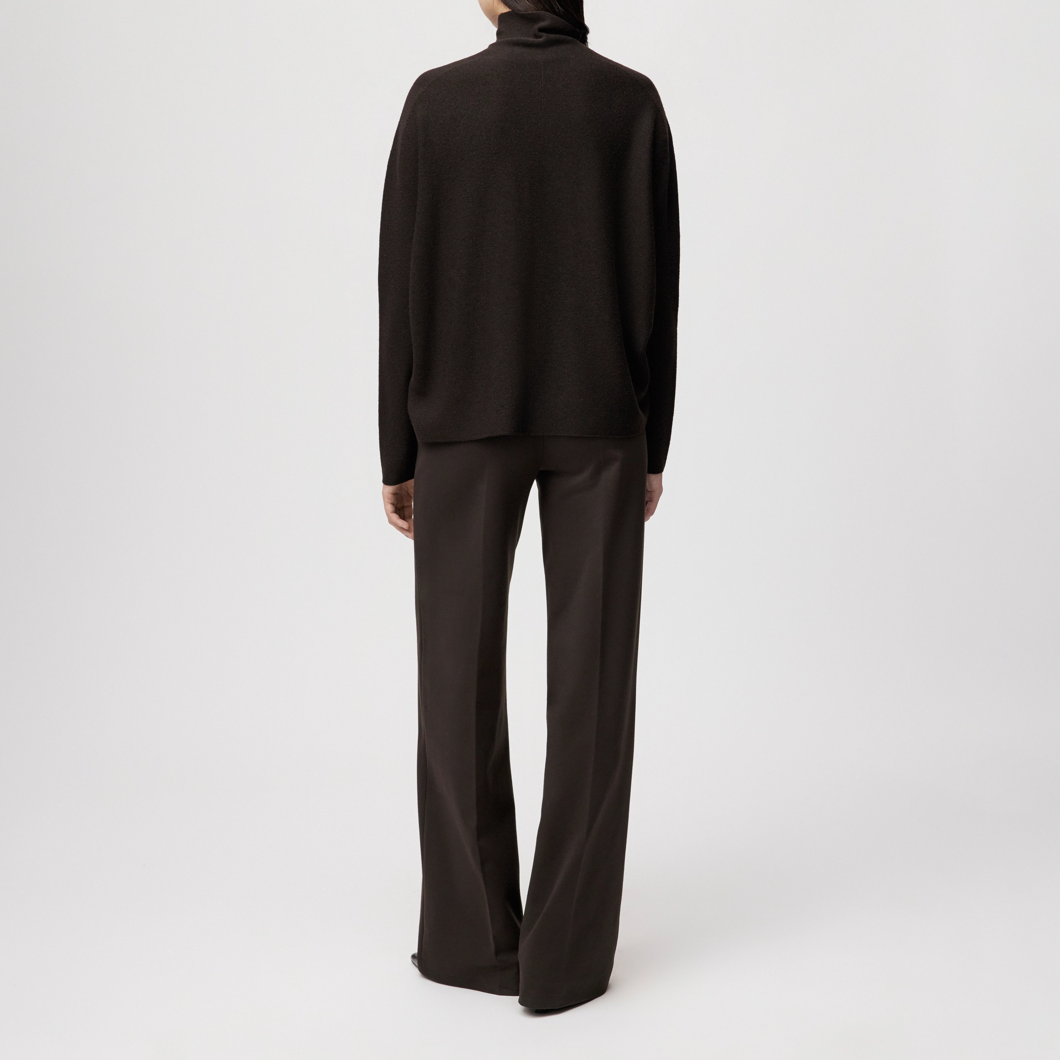 LIORA - Egg-Shape Rollkragenpullover in 100% Merinowolle - Damen - braun - Rückansicht