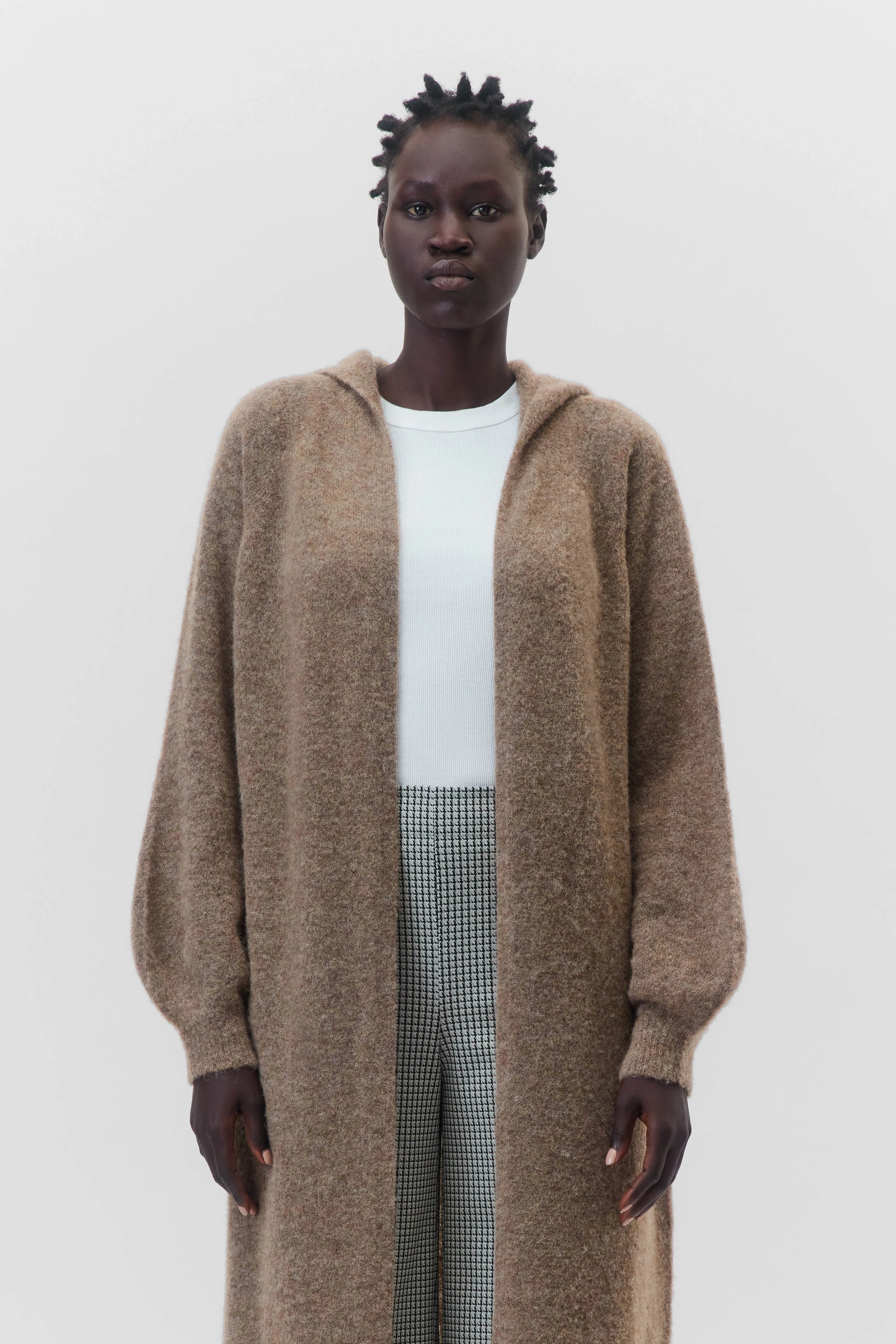 VIAJA - Hoodiestrickjacke in haarigem Alpaka-Wollmix - Damen - braun - Frontansicht