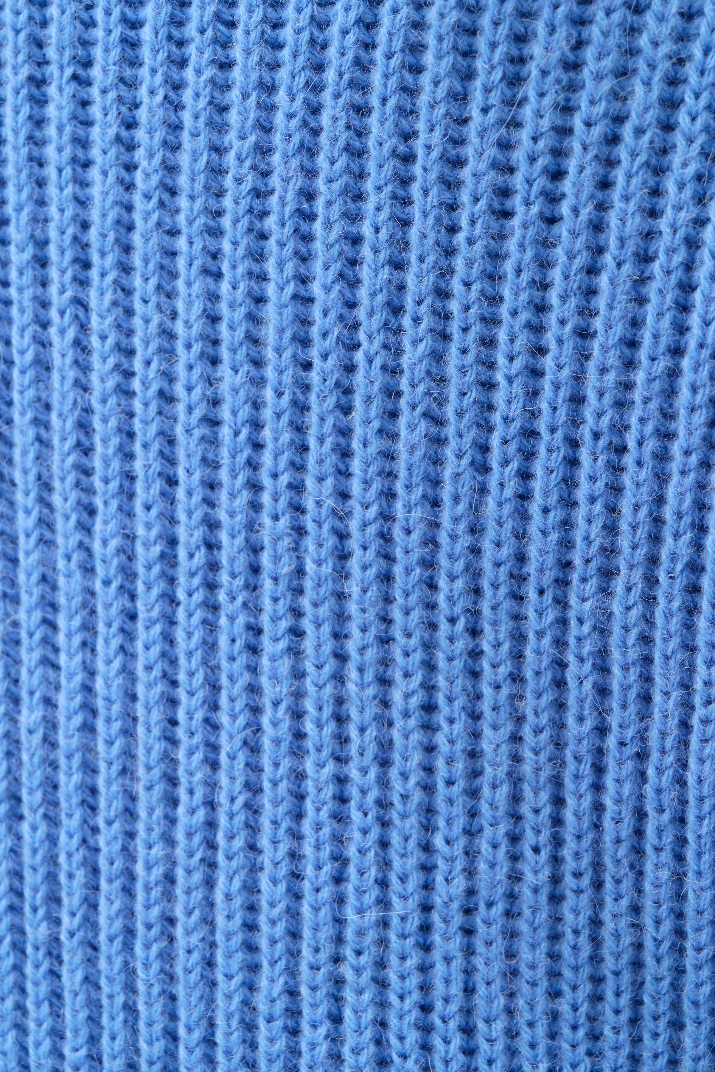 ARWEN - Alpaca wolmix coltrui - dames - blauw - Detailansicht am Model