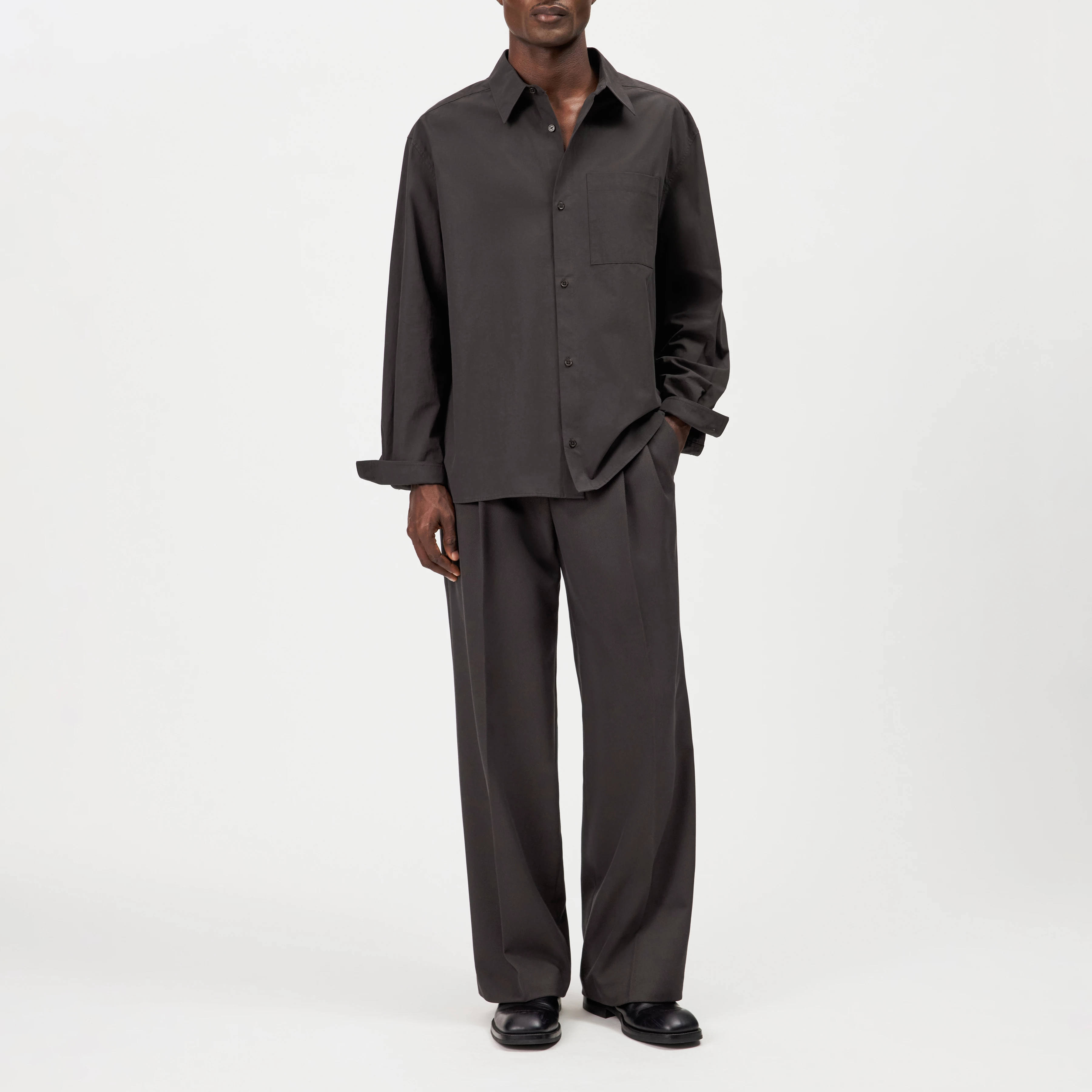 BAUNT - Regular Fit Pure Cotton Shirt - men - brown - Ganzkörper-Frontansicht