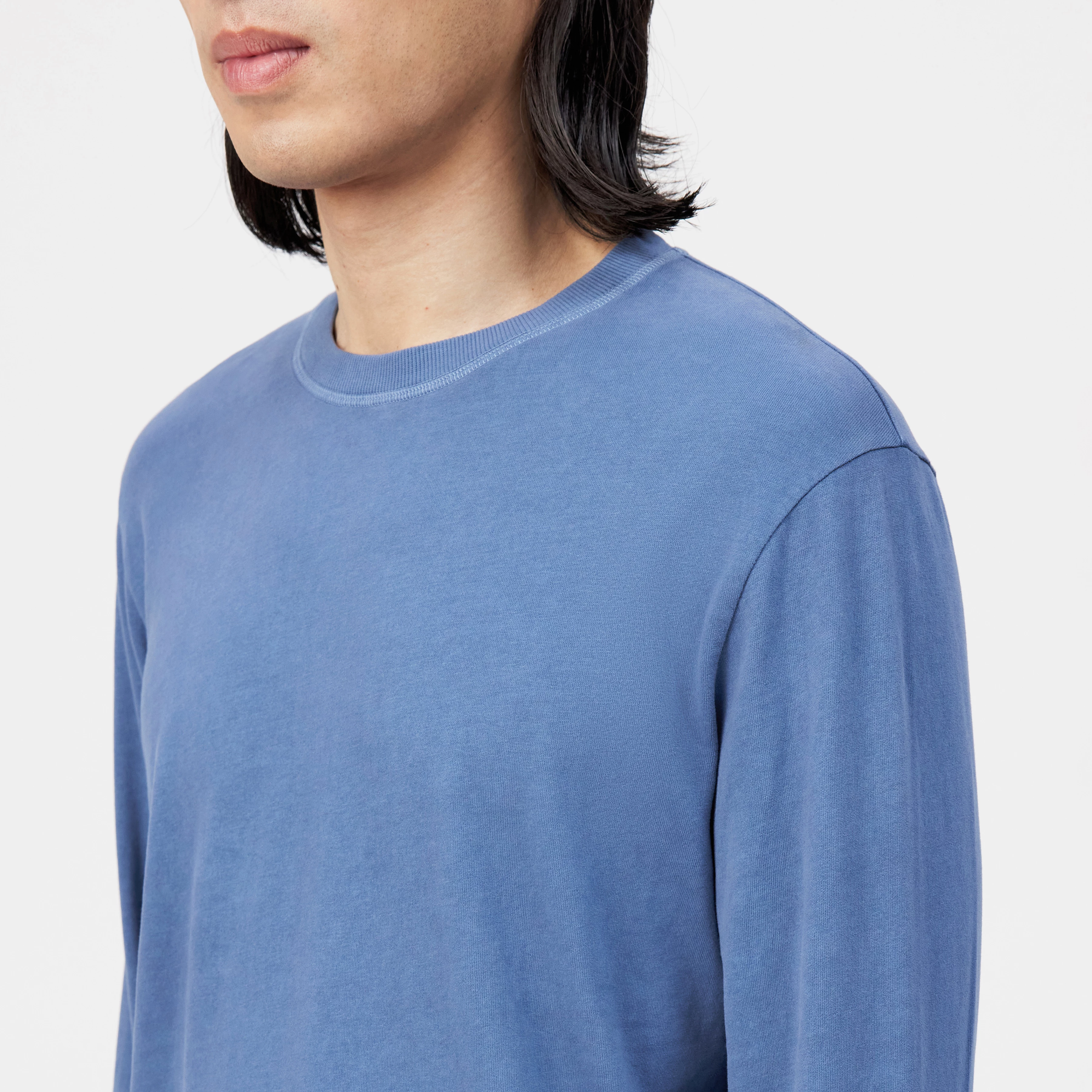 TALDOR - Longsleeve in gewaschener Optik - Herren - blau - Detailansicht am Model