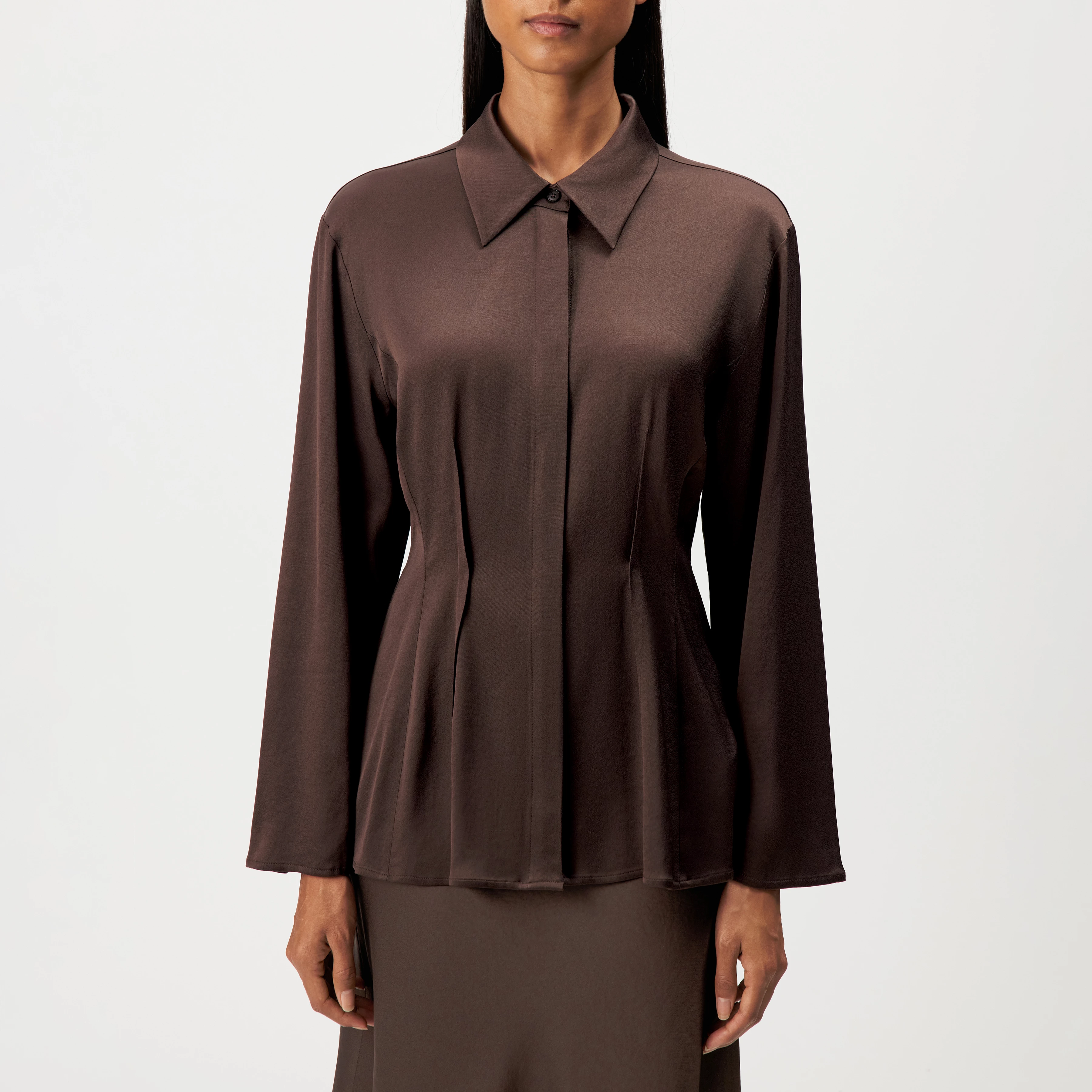 JASIRA - Chemisier cintré en satin fluide - women - marron - Frontansicht