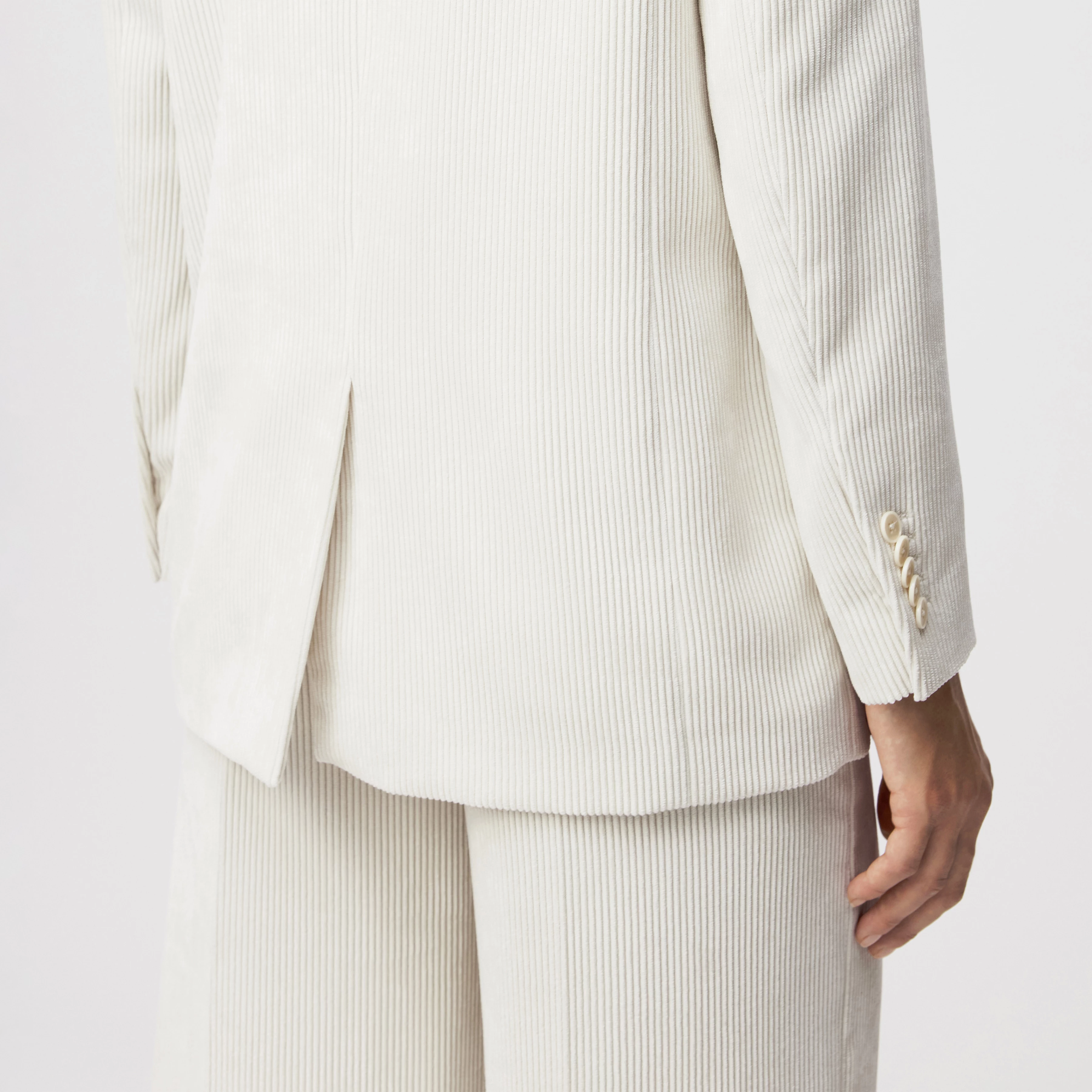 GLENDALE - Boyfriend blazer in corduroy - women - off white - Detailansicht am Model
