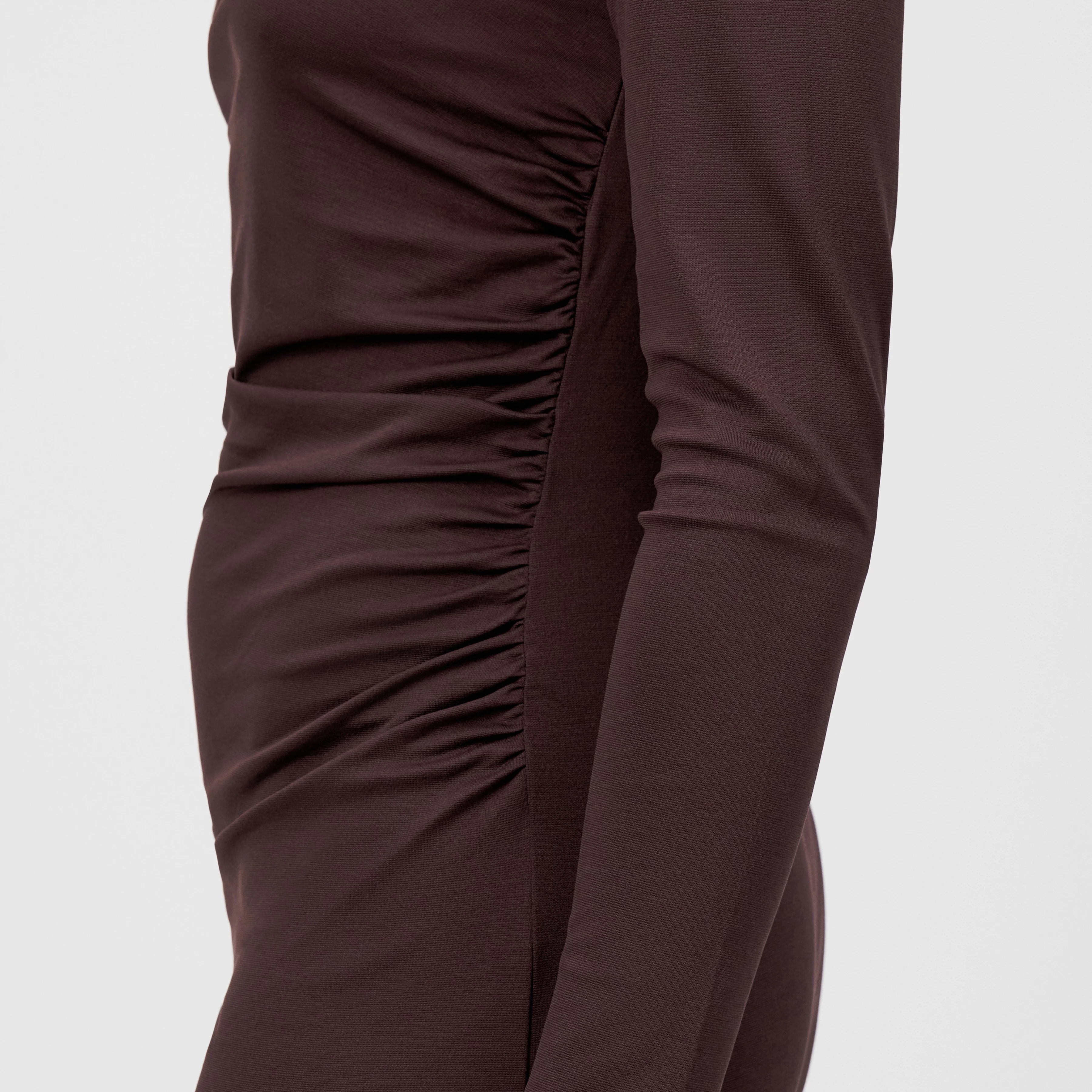 BEATREA - Kleid mit Stehkragen in Lyocell-Mix - Damen - rot - Detailansicht am Model