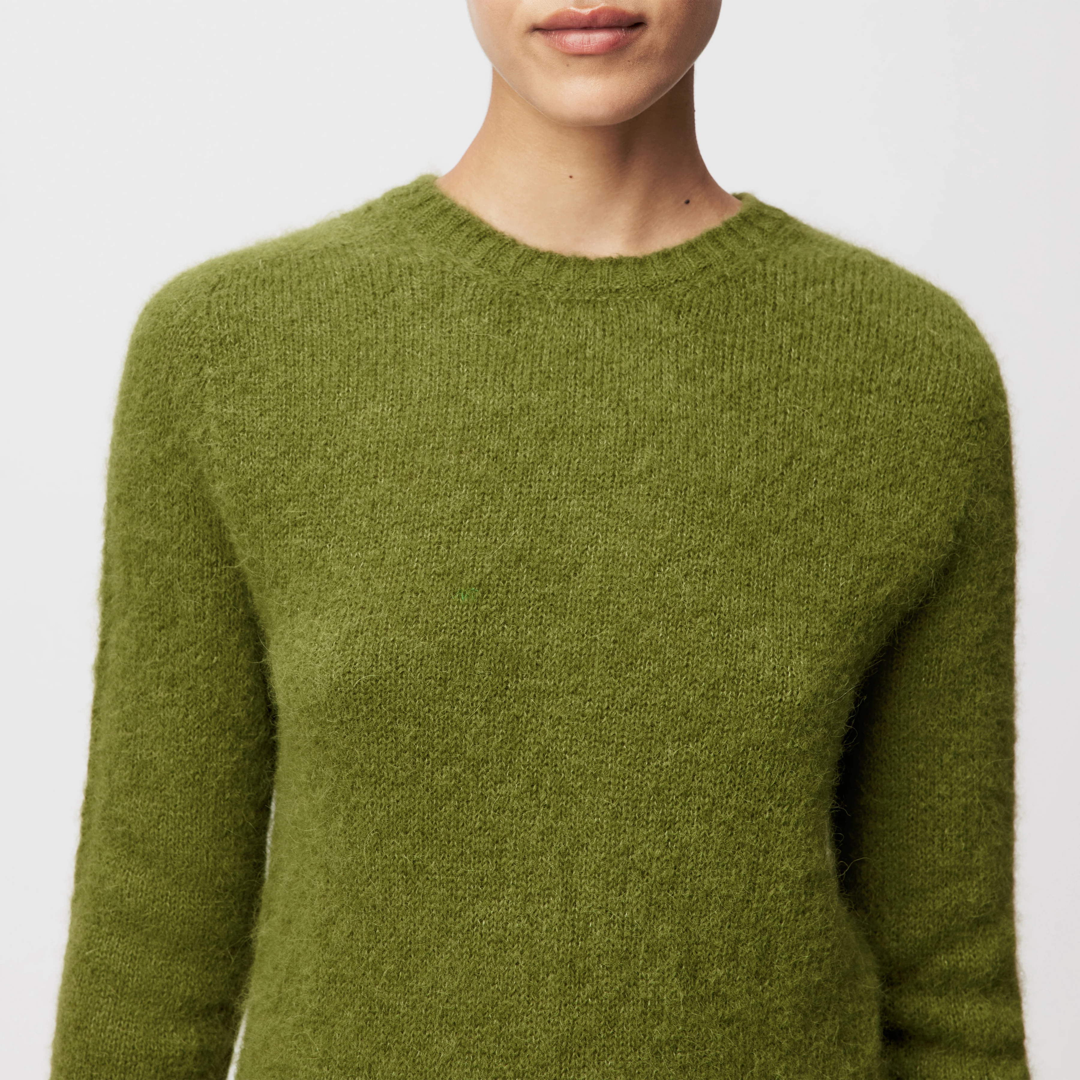 FIDA - Sweater in luxurious alpaca blend - women - green - Detailansicht am Model