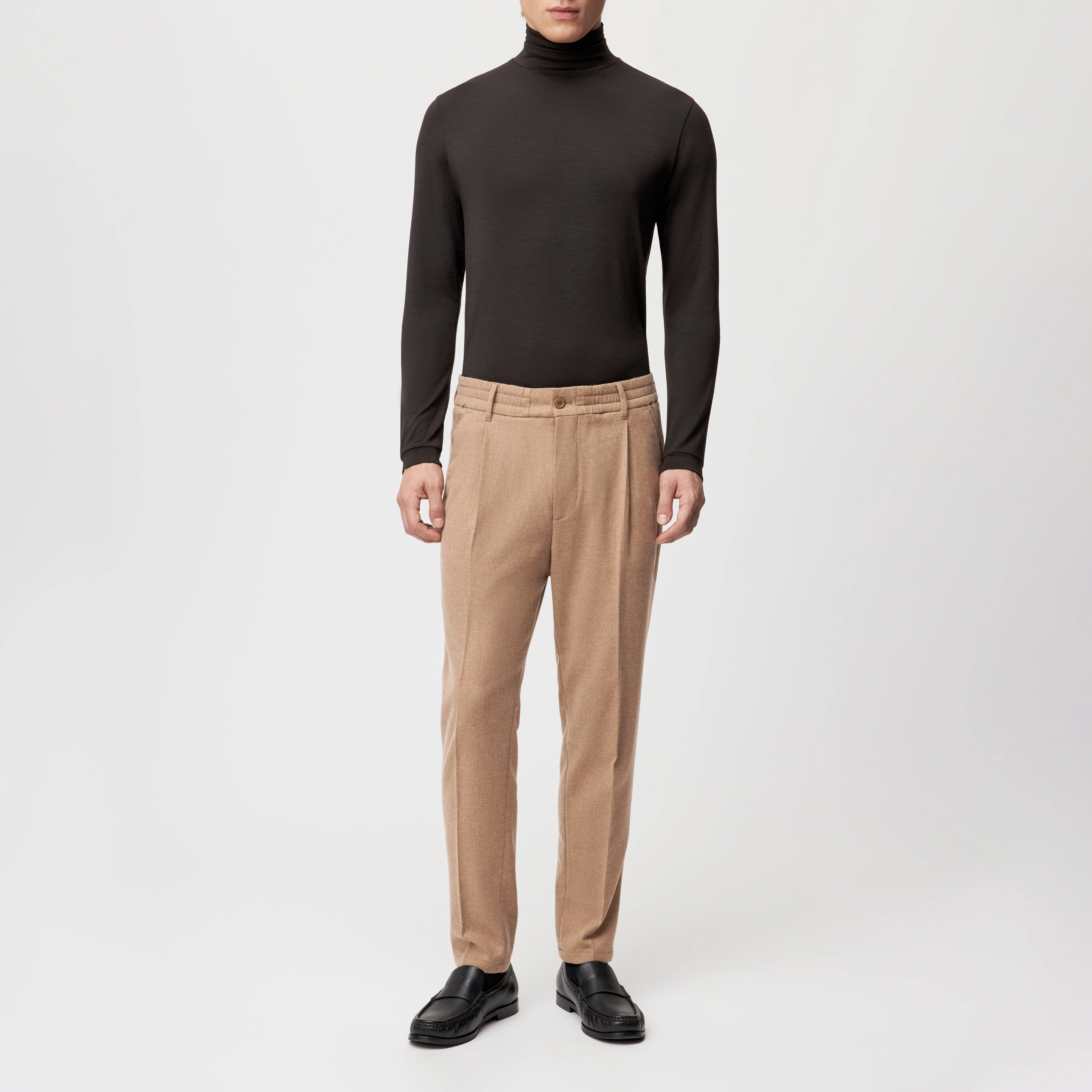 CHASY - Casual Hose mit Bundfalte in softem Woll-Flanell - Herren - braun - Ganzkörper-Frontansicht