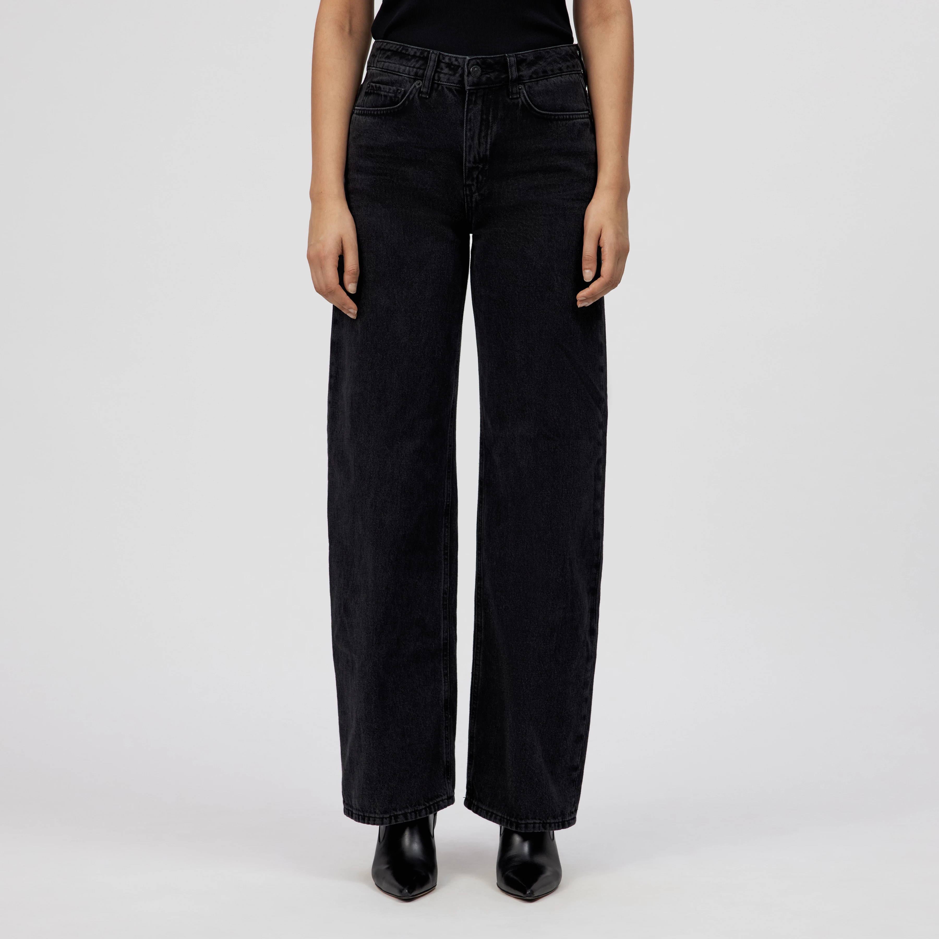 MEDLEY - Mid-Waist Jeans in Black Denim - Damen - schwarz - Frontansicht