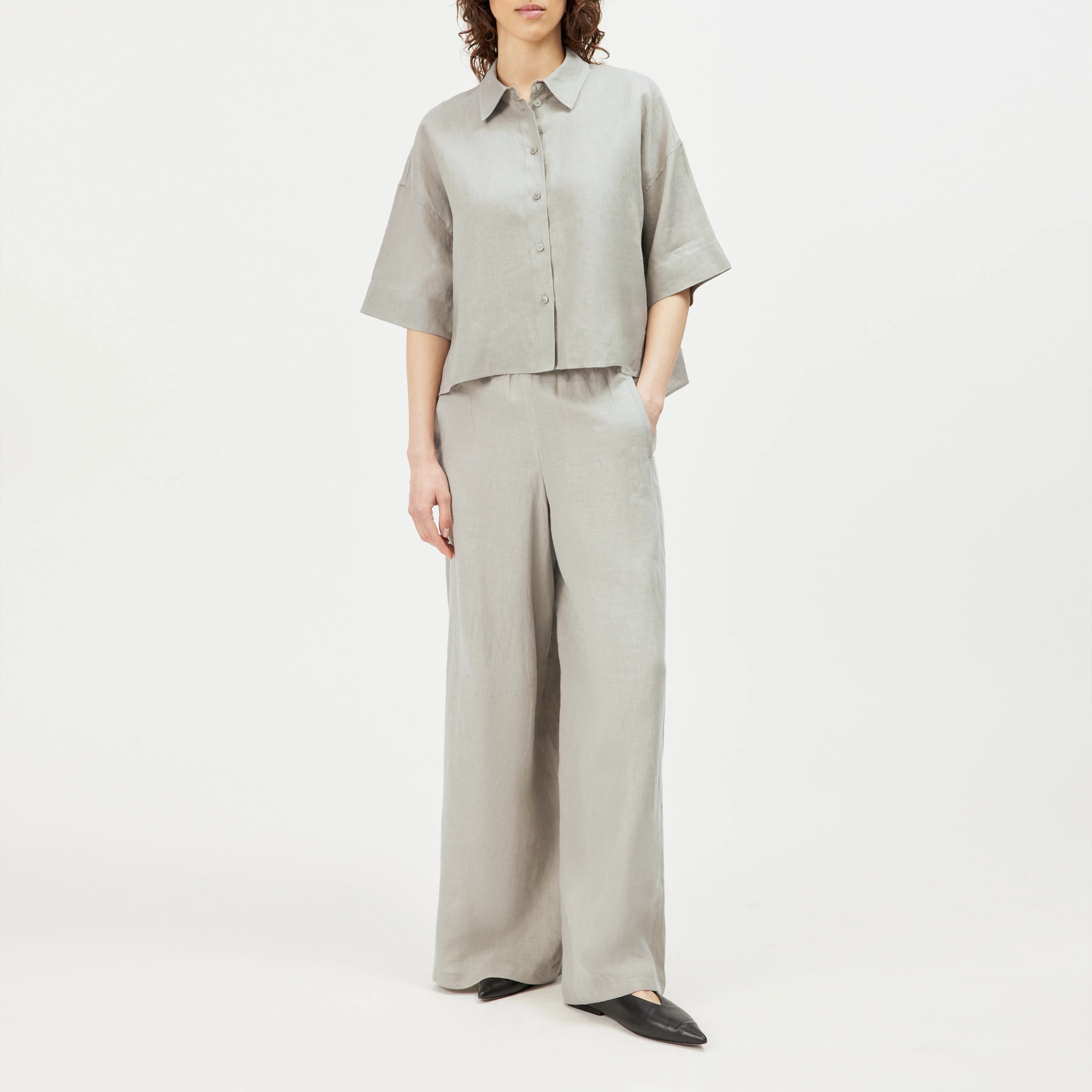 YARIKA - Boxy shirt blouse in linen - women - green - Ganzkörper-Frontansicht