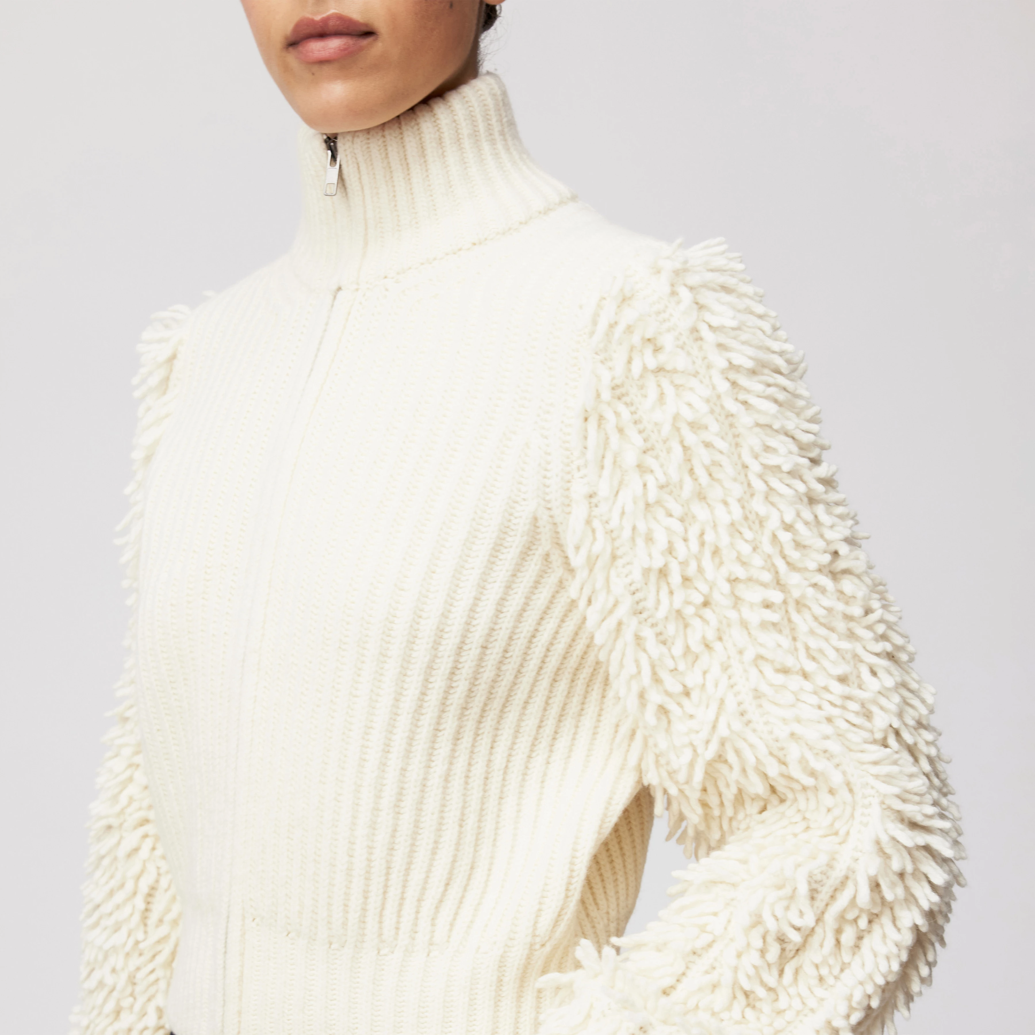 BEARANI - Cardigan in virgin wool - women - off white - Detailansicht am Model