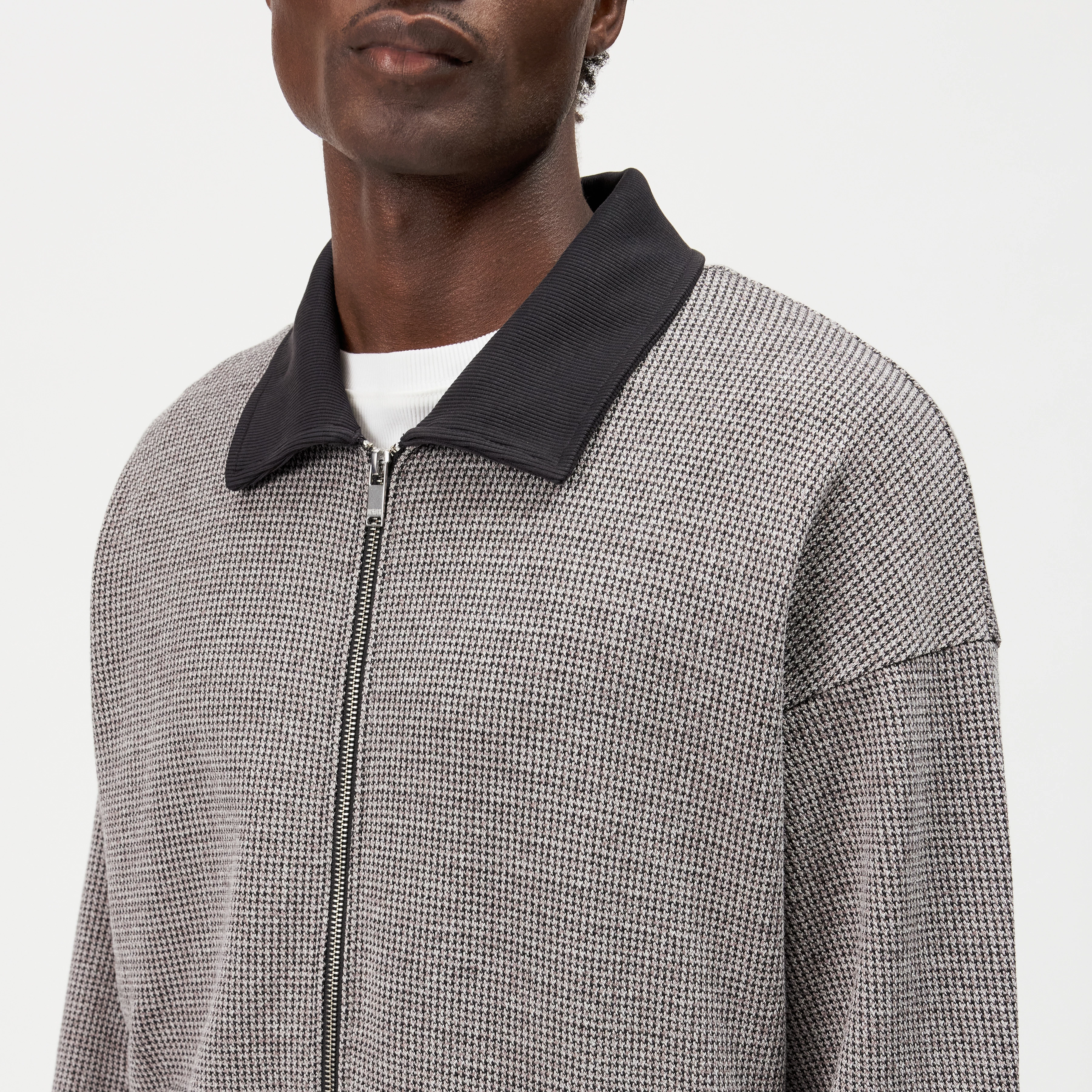 ARELIO - Jacke mit Kontrastkragen in Baumwoll-Mix - Herren - braun - Detailansicht am Model