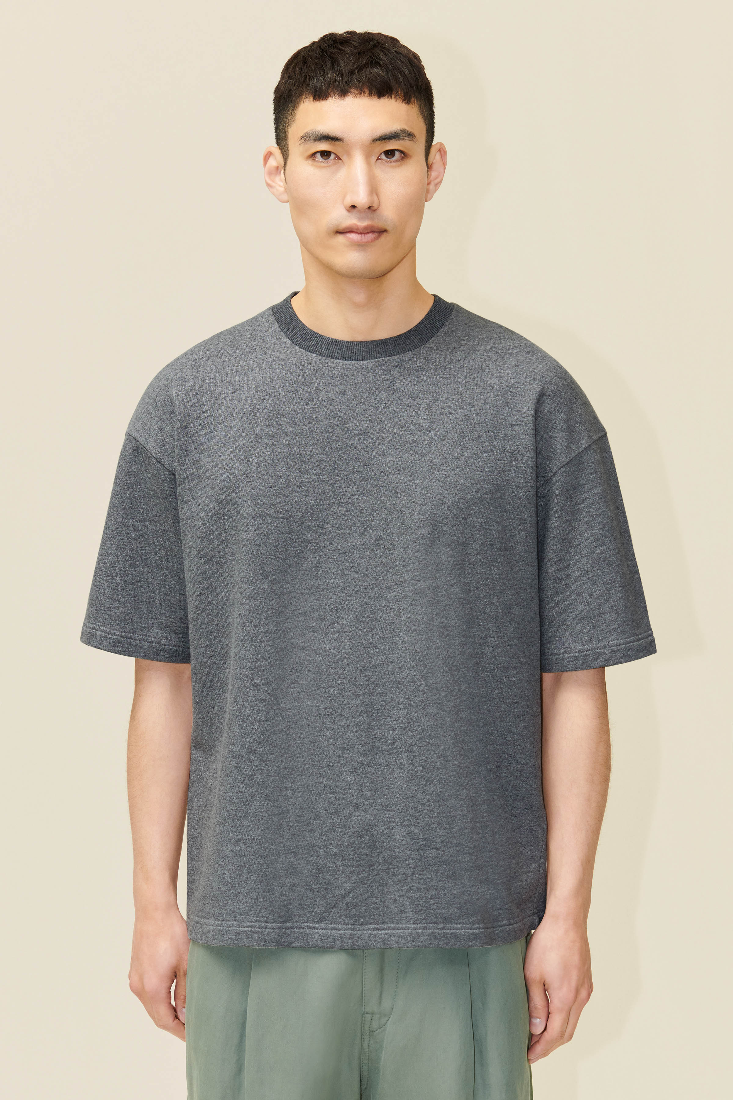 The PACKSTON sweat t-shirt has a loose oversized fit and extended ...
