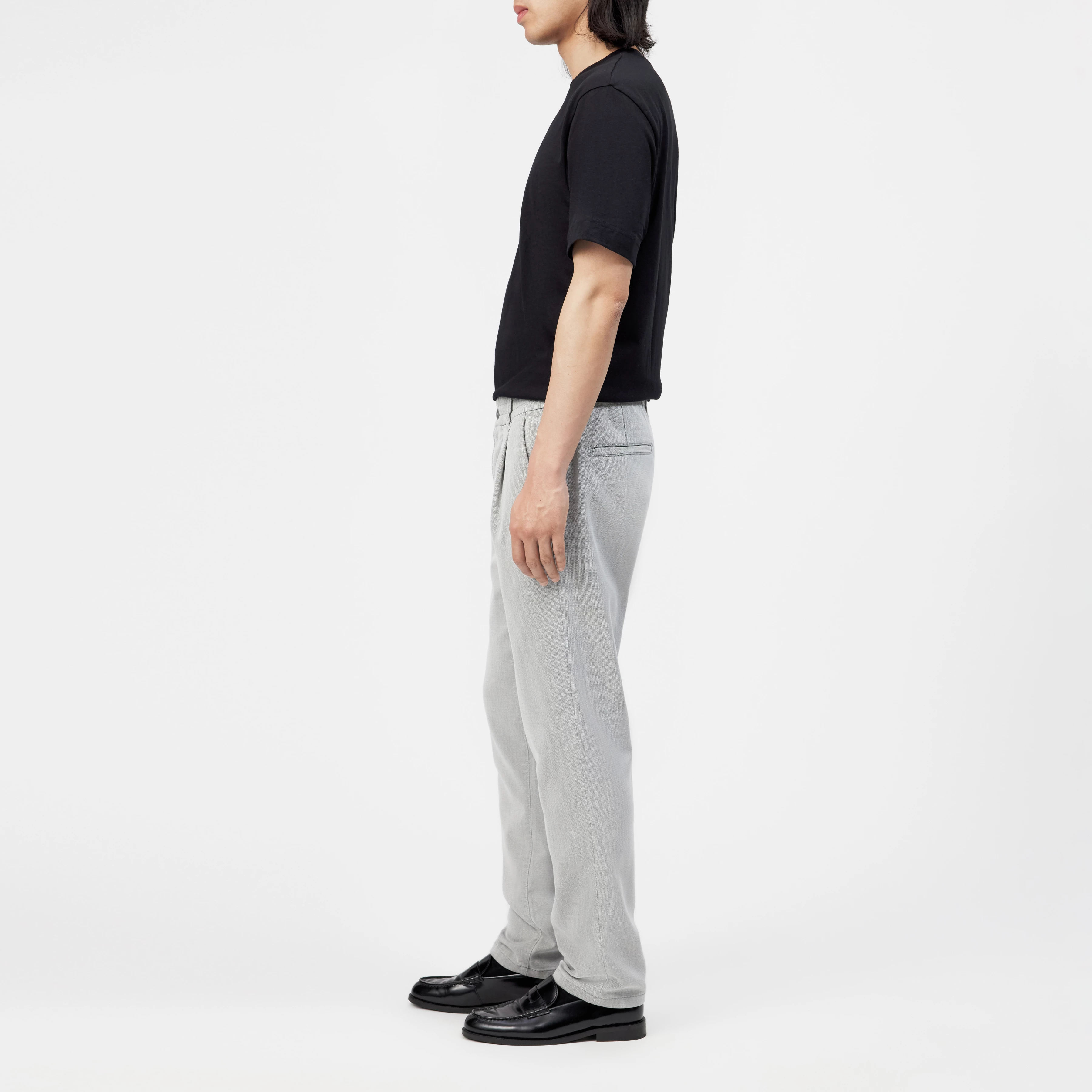 CHASY_RGLR - Casual trousers with pleats in a lyocell-cotton blend - men - off white - Seitenansicht