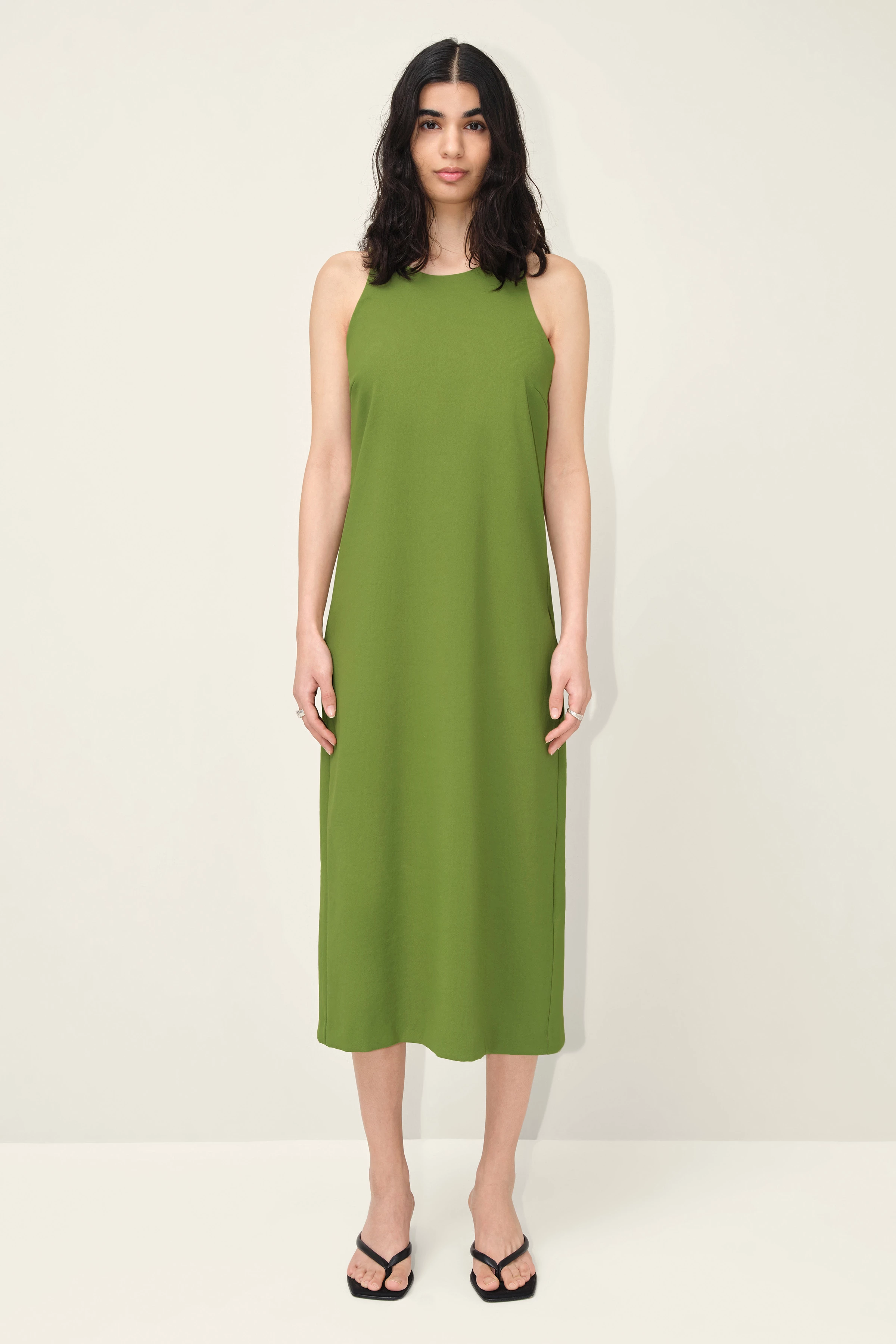 TRENTA - schlankes Kleid mit Cut-Out Details - Damen - grün - Ganzkörper-Frontansicht