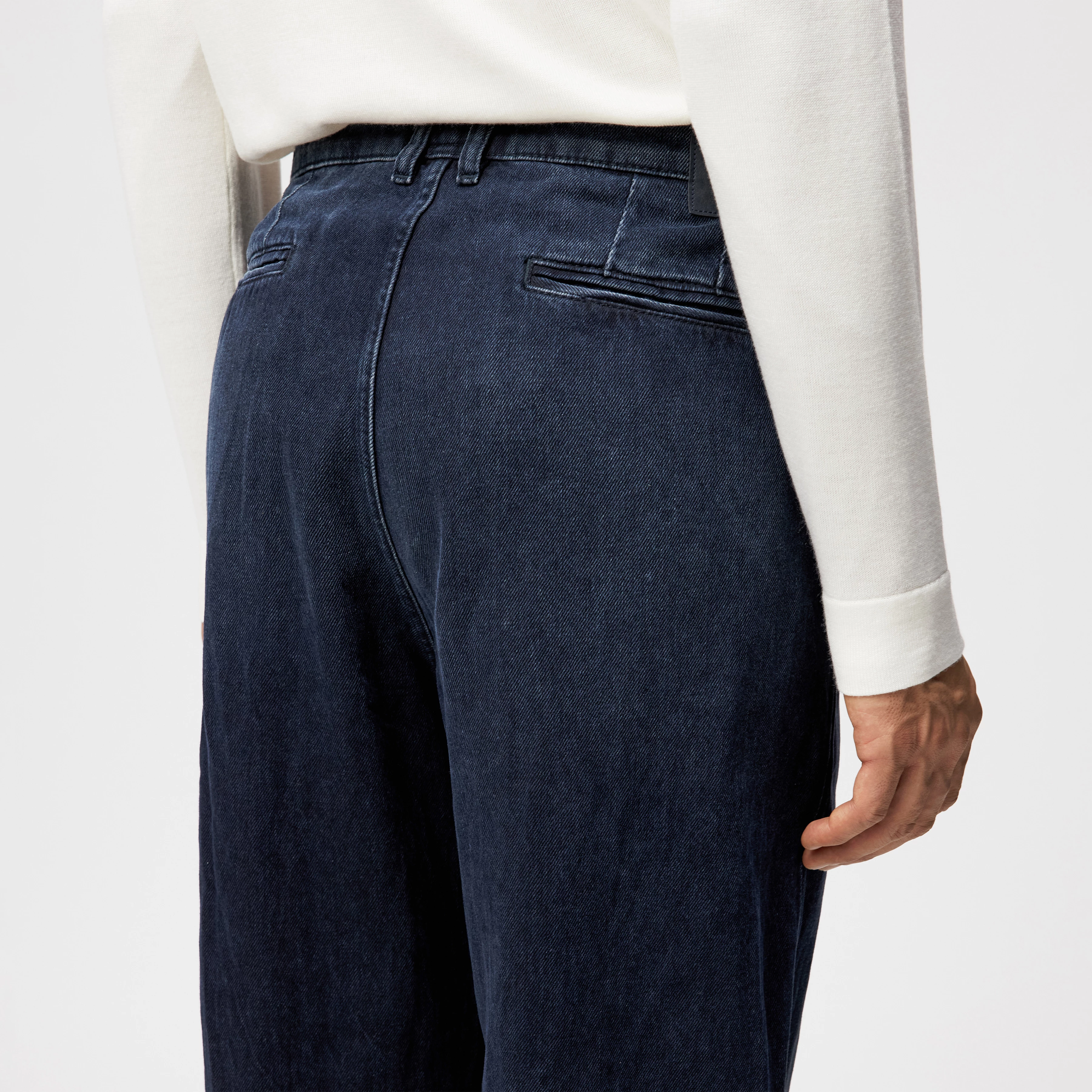 KARYKO_D - Relaxed Fit Jeans in Dark-Blue Denim - Herren - blau - Detailansicht am Model