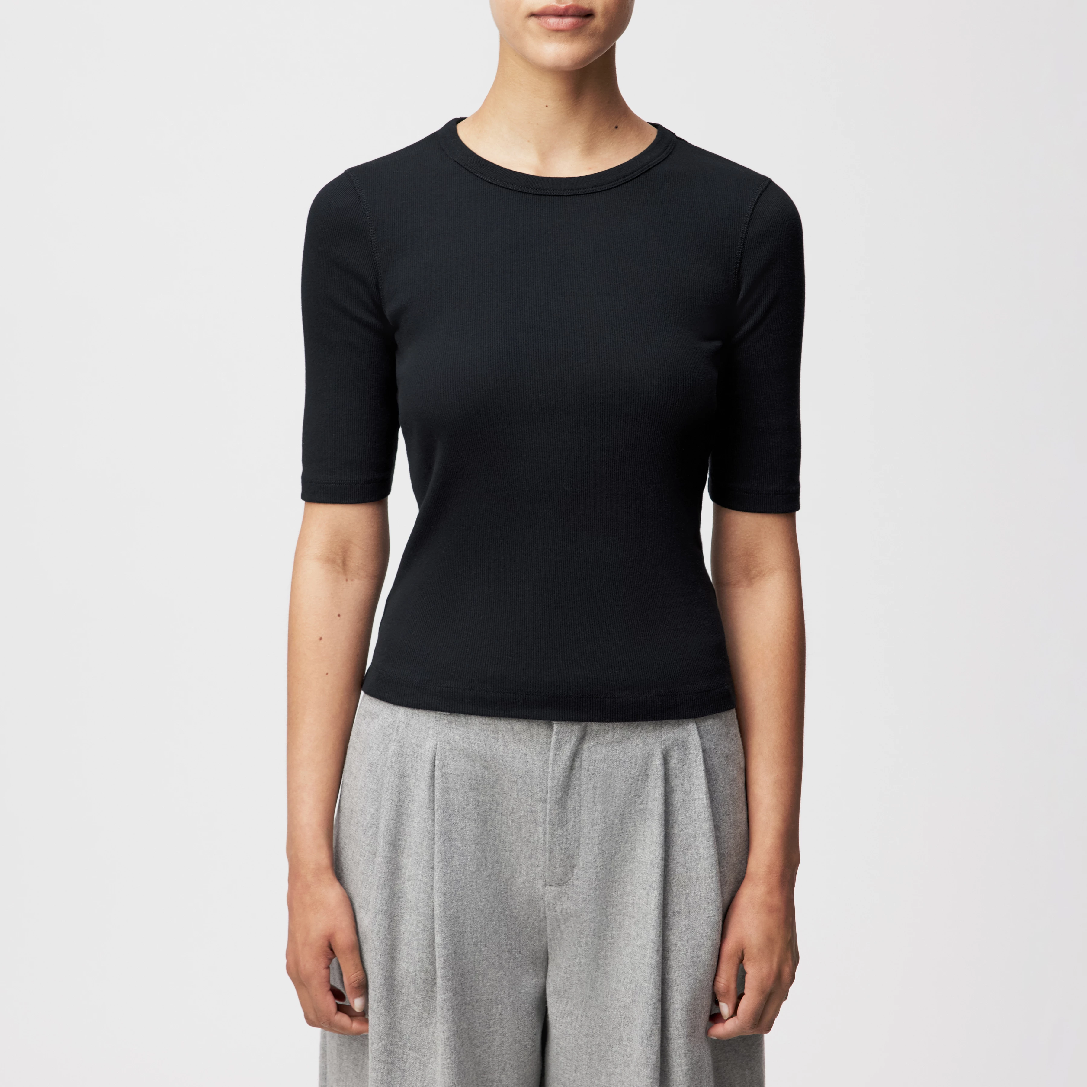 SELAY - Schmales Oberteil in Baumwoll-Rippe - Damen - schwarz - Frontansicht