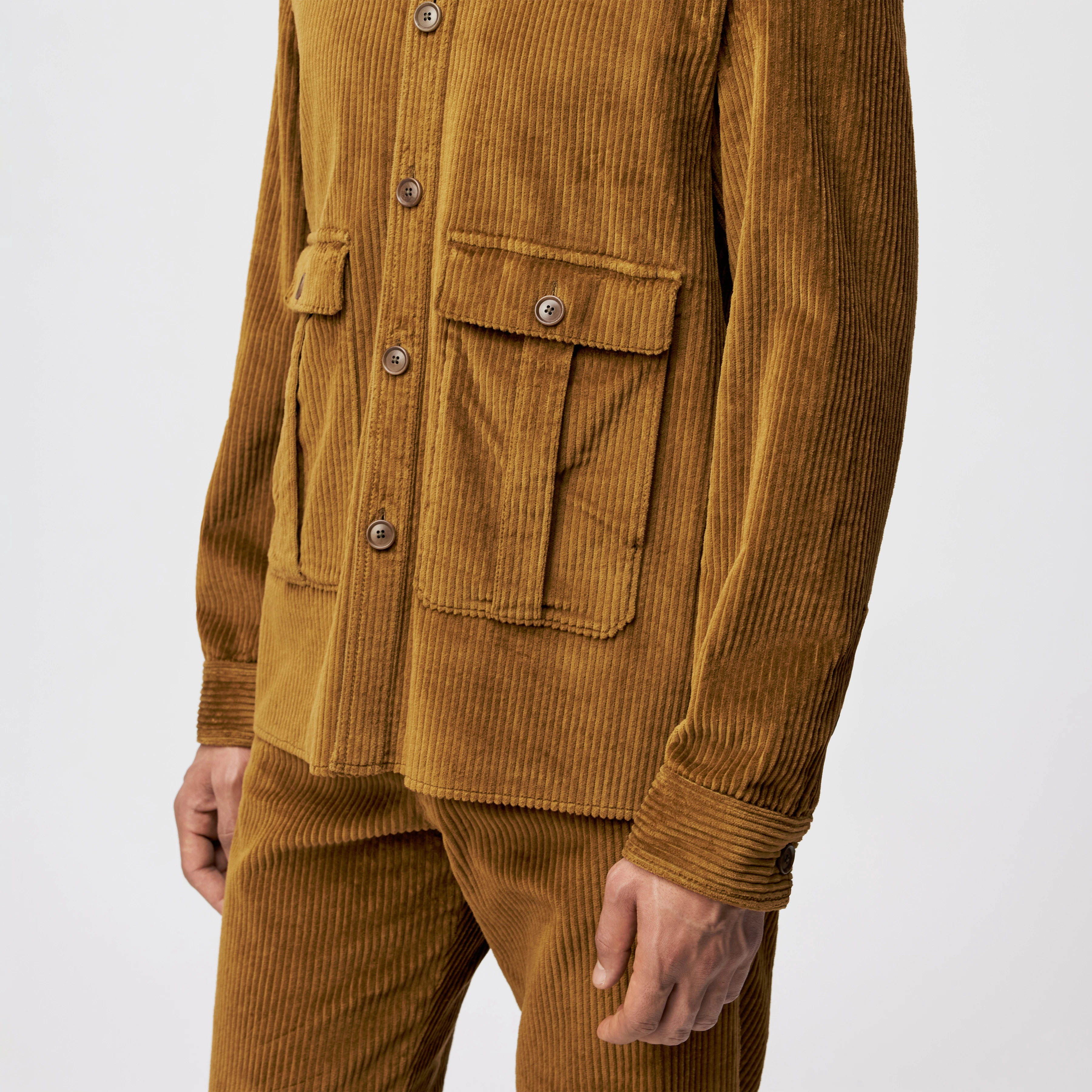LIEWA - Overshirt in cotton wide corduroy - men - yellow - Detailansicht am Model