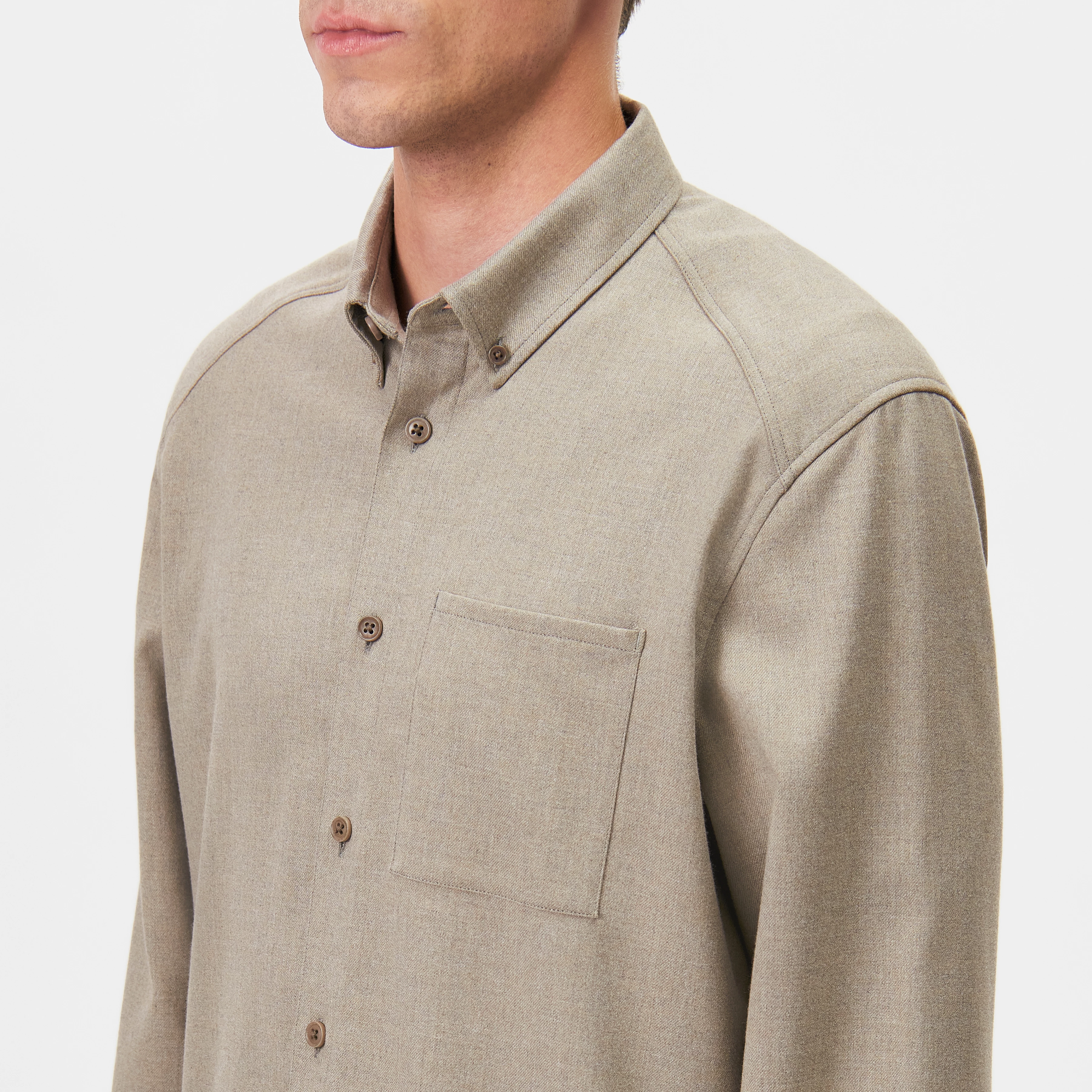 LIET_3 - Button-Down Hemd in warmem Twill - Herren - beige - Detailansicht am Model