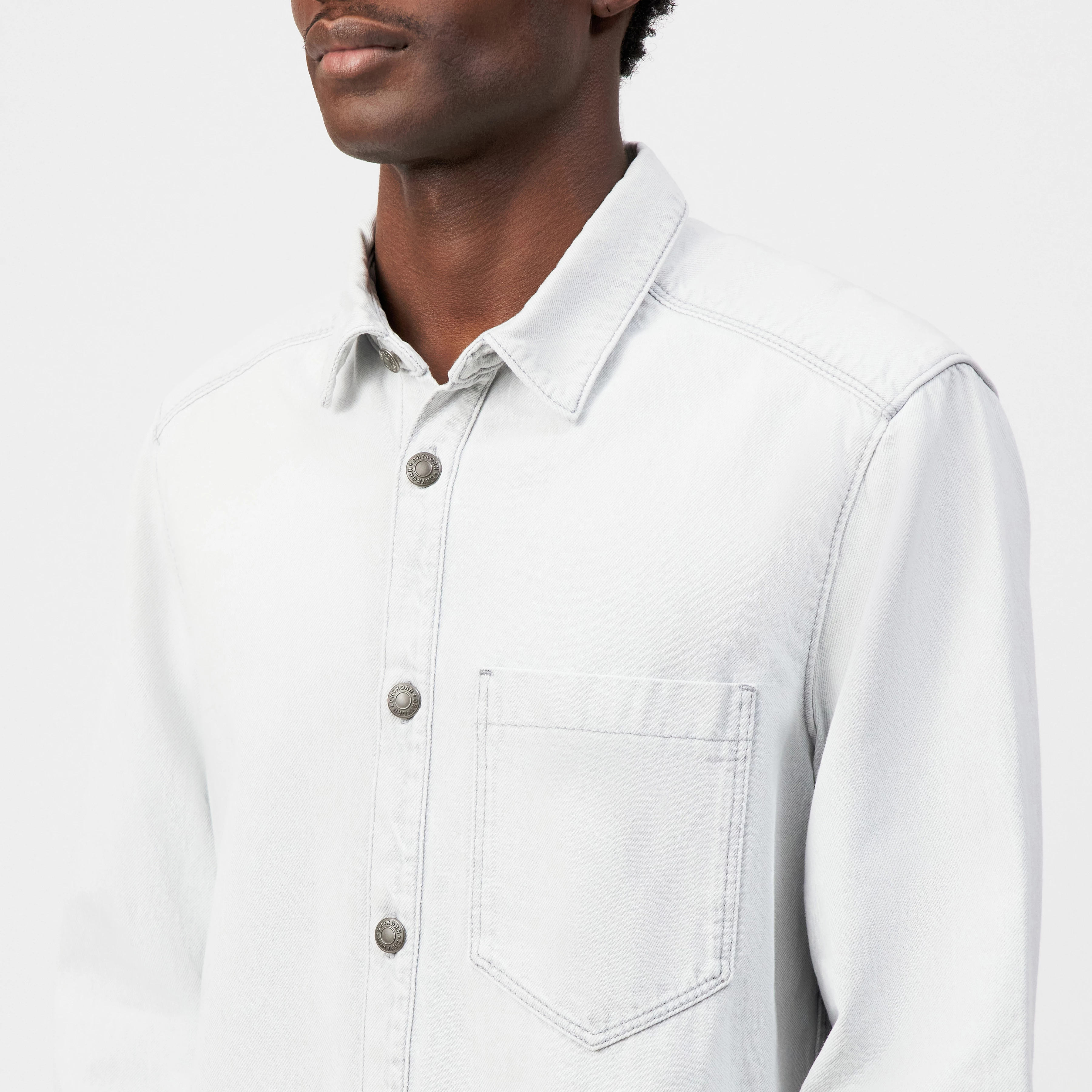 DIEGGO - Overshirt med brystlomme i denim - men - grå - Detailansicht am Model