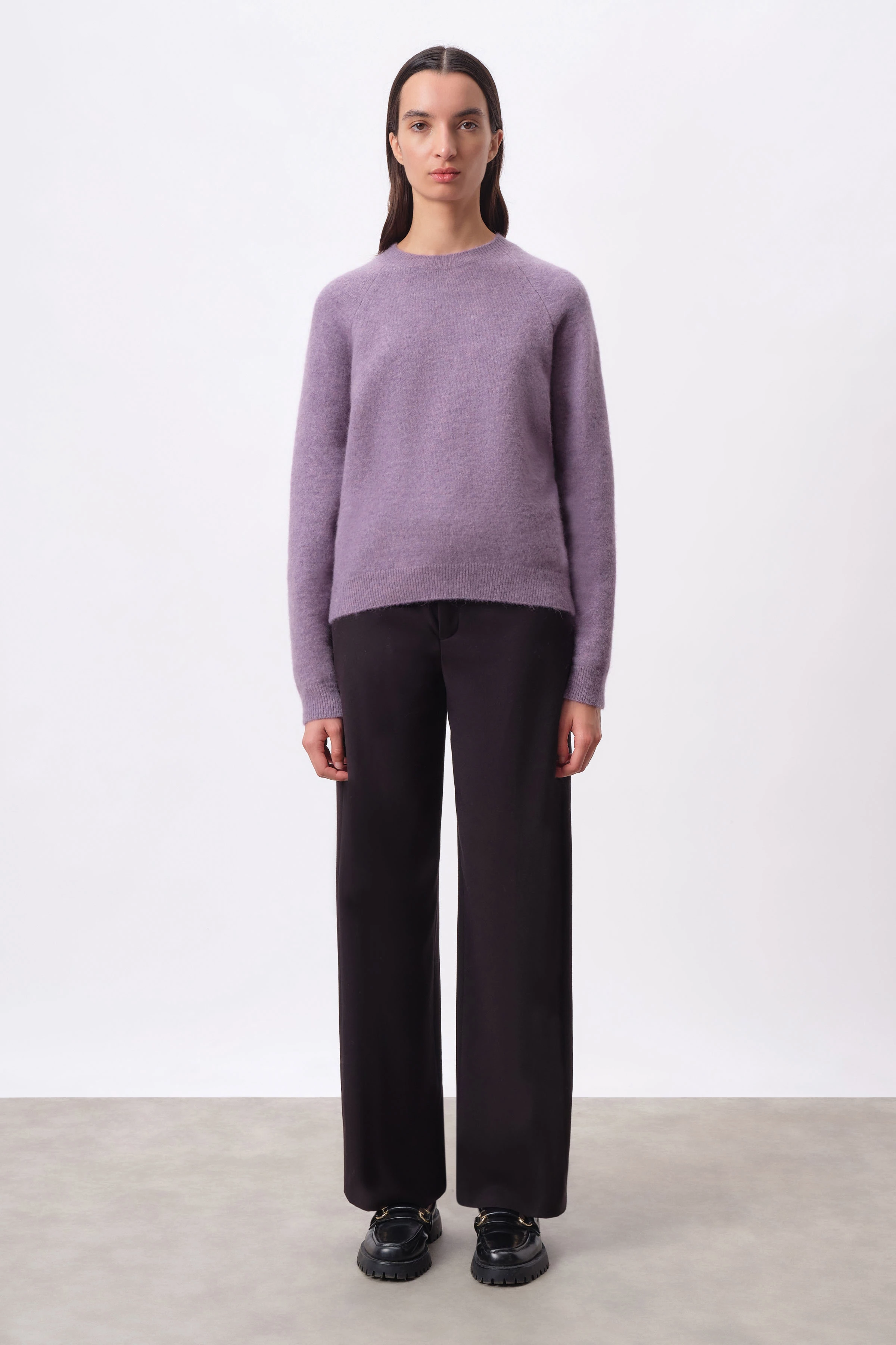 PEMIRI - egg-shape jumper with raglan sleeves in alpaca mix - women - purple - Ganzkörper-Frontansicht
