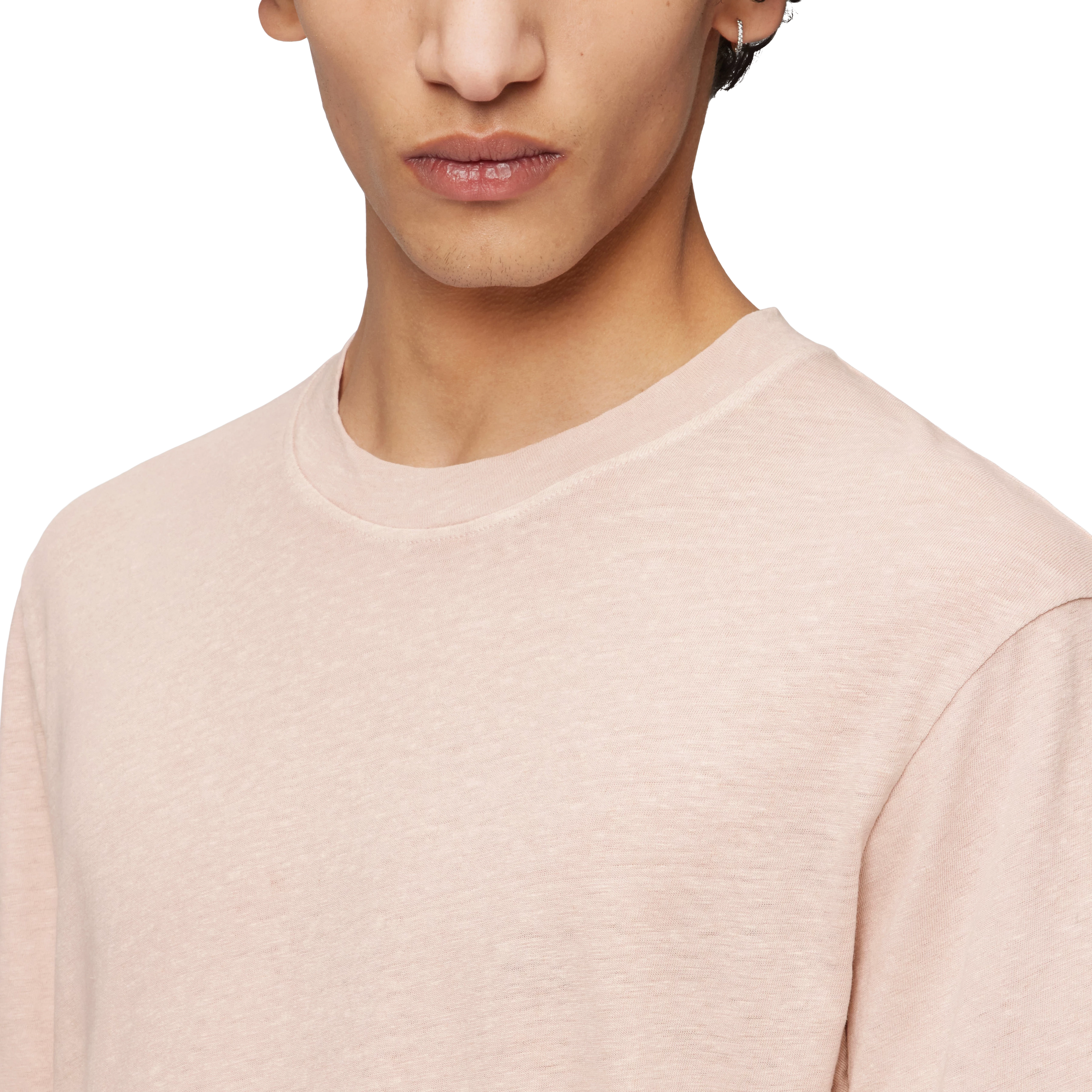 RAPHAEL - T-shirt in linen mix - men - pink - Detailansicht am Model