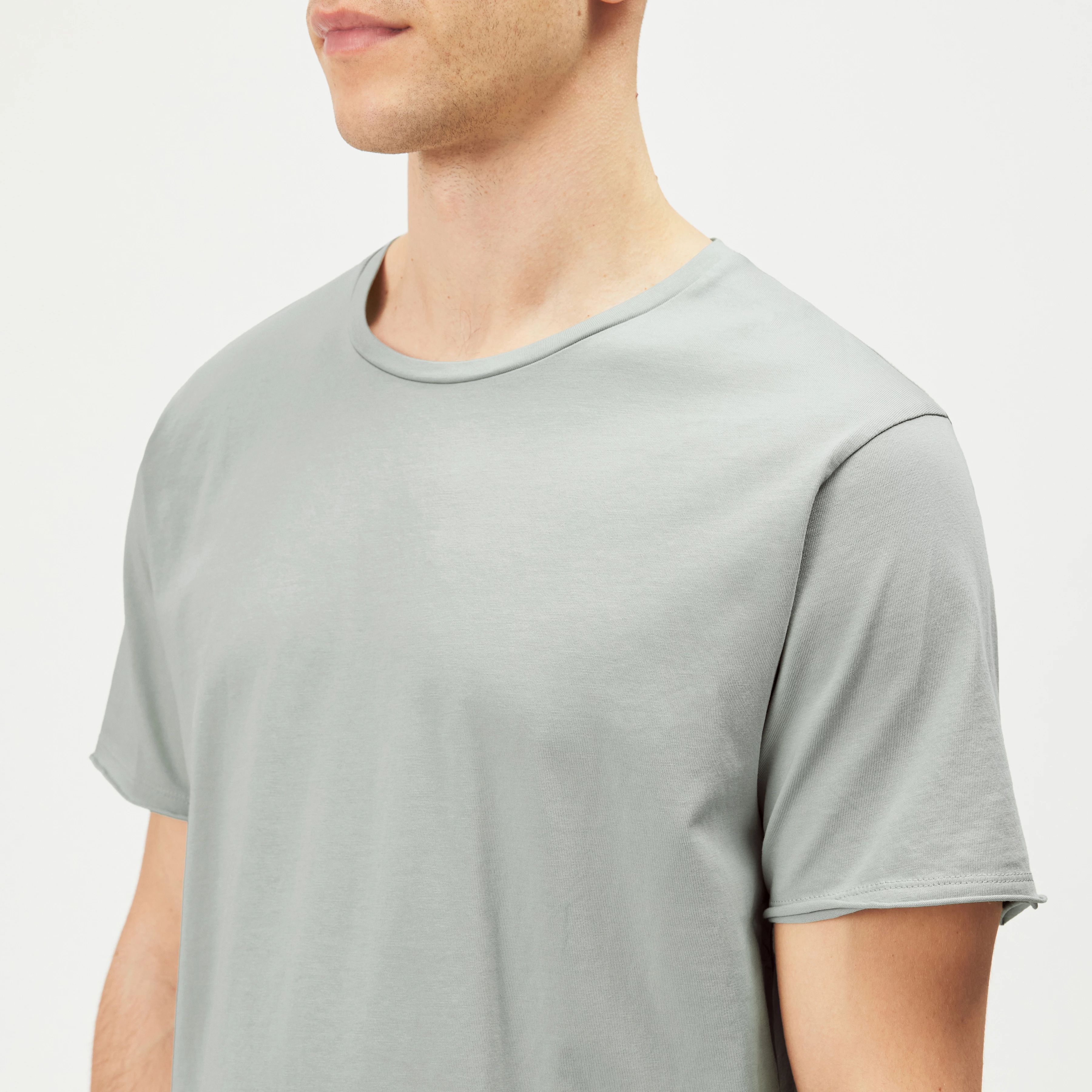 KENDRICK_2 - T-shirt in pure cotton - men - green - Detailansicht am Model