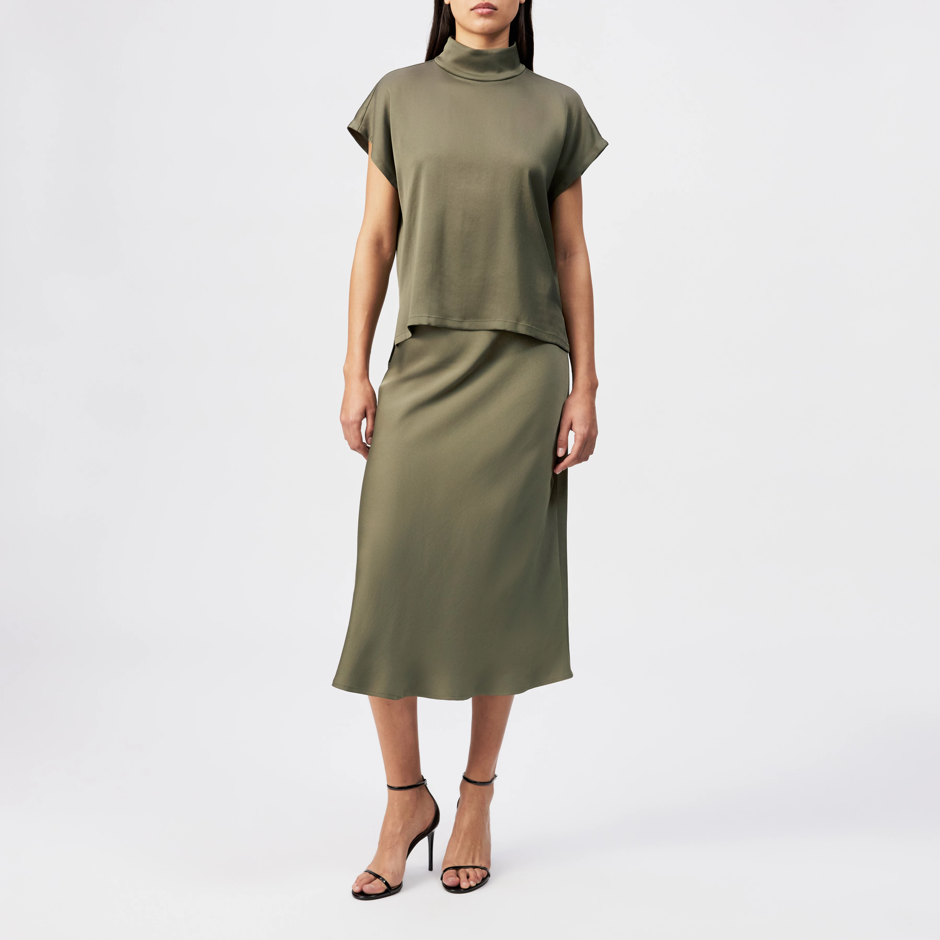 ALARIA_1 - Shirt blouse with stand-up collar in satin - women - green - Ganzkörper-Frontansicht