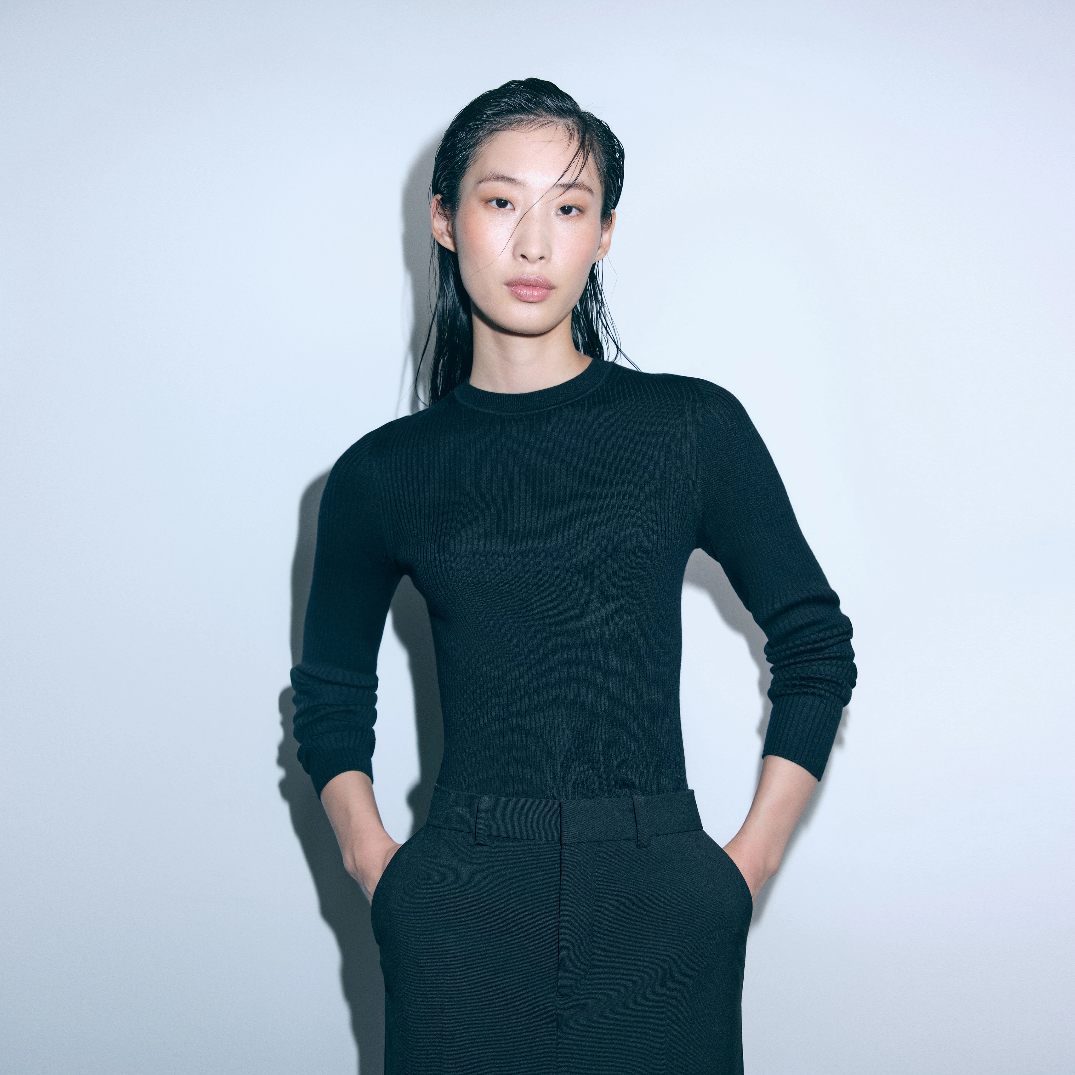 ERMA - Longsleeve mit Rundhals in fließendem Wollmix - Damen - schwarz