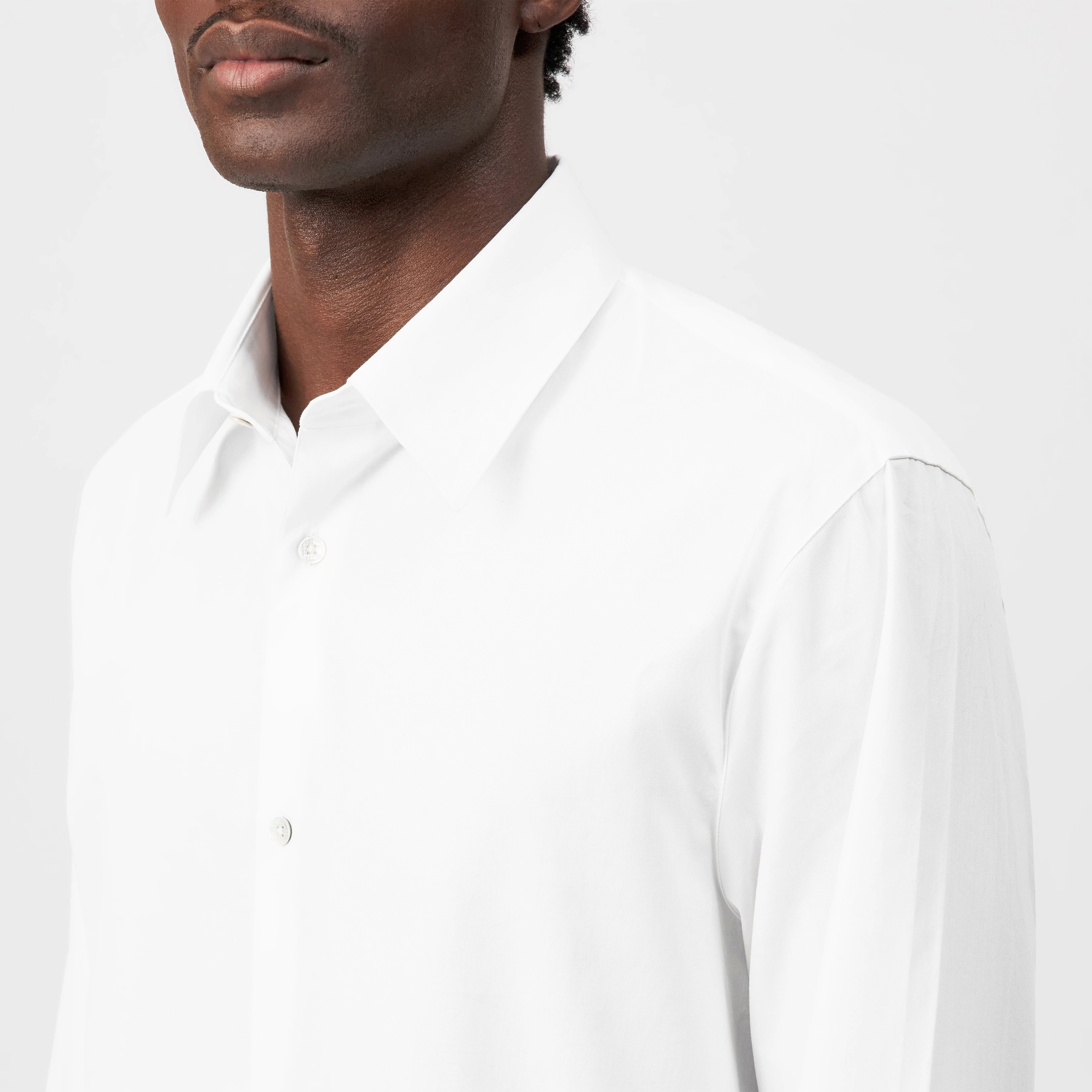 GAUNT - Klassisk skjorte i ren bomuld med lange ærmer - men - hvid - Detailansicht am Model