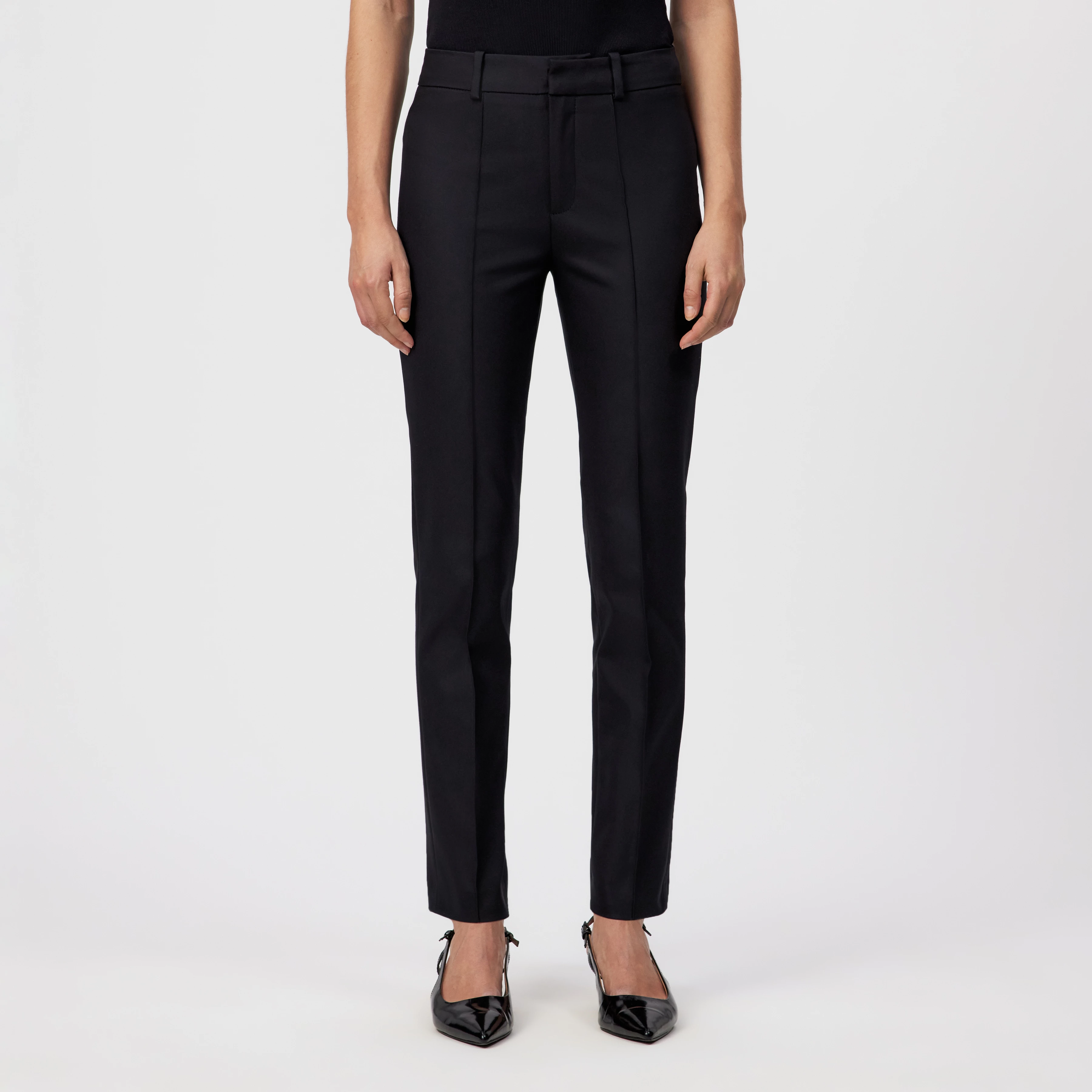 ACT - Schlanke Karotte mit Biese in Technostretch-Satin - Damen - schwarz - Frontansicht