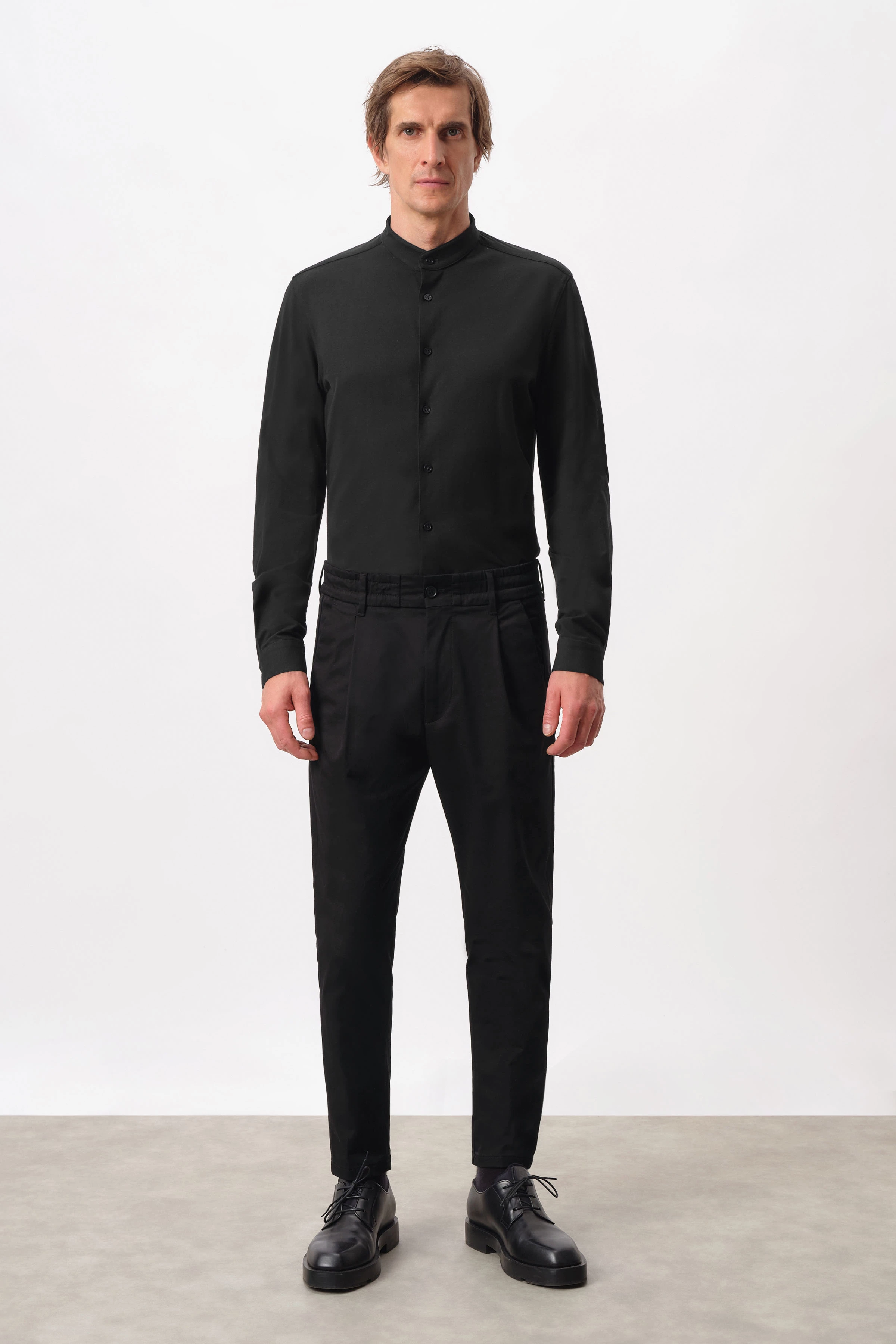 TIO - slim fit shirt in stretch cotton - men - Natural Aluminium - Ganzkörper-Frontansicht