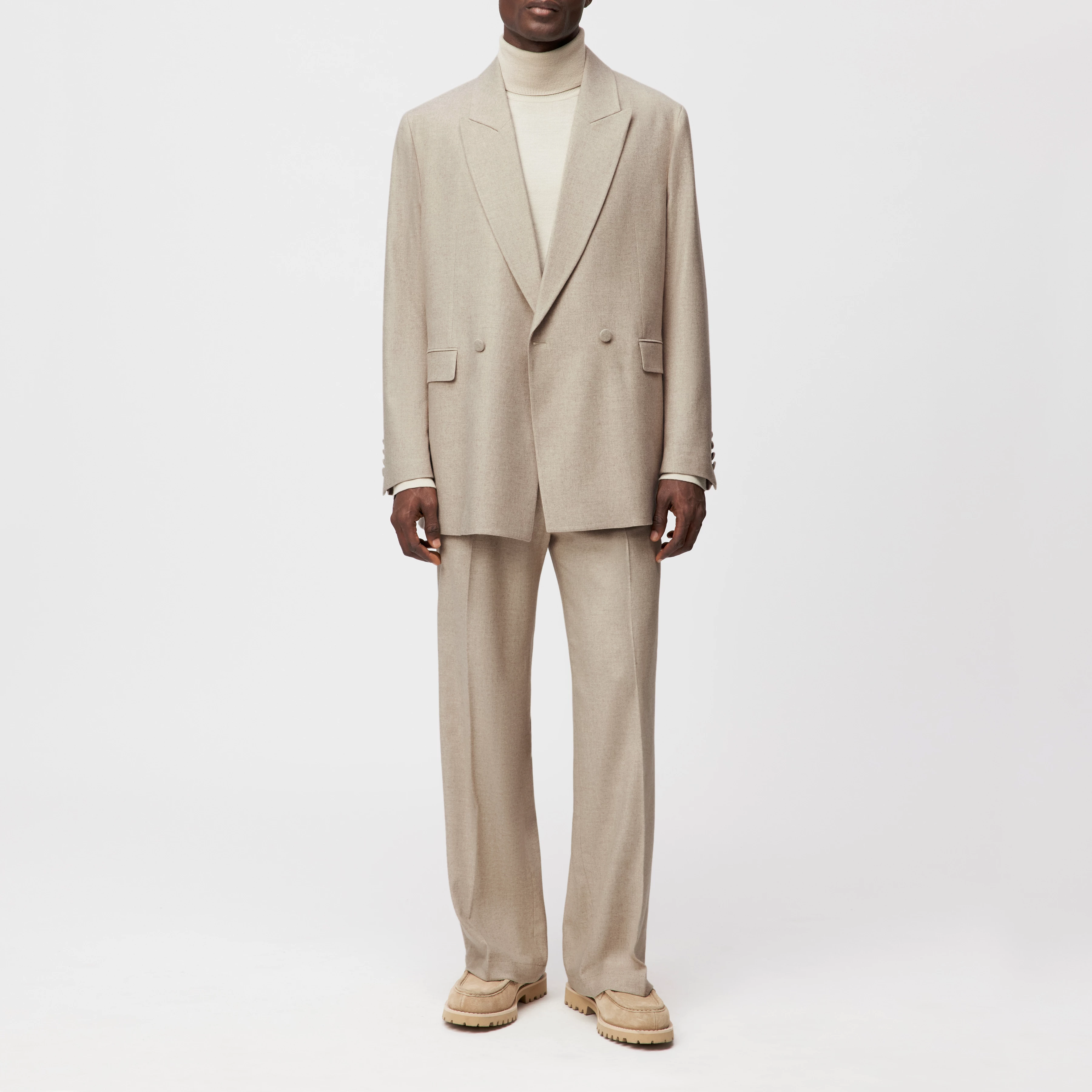 LOGEN - Zweireihiges Sakko mit Spitzkragen in softem Woll-Flanell - Herren - beige - Ganzkörper-Frontansicht