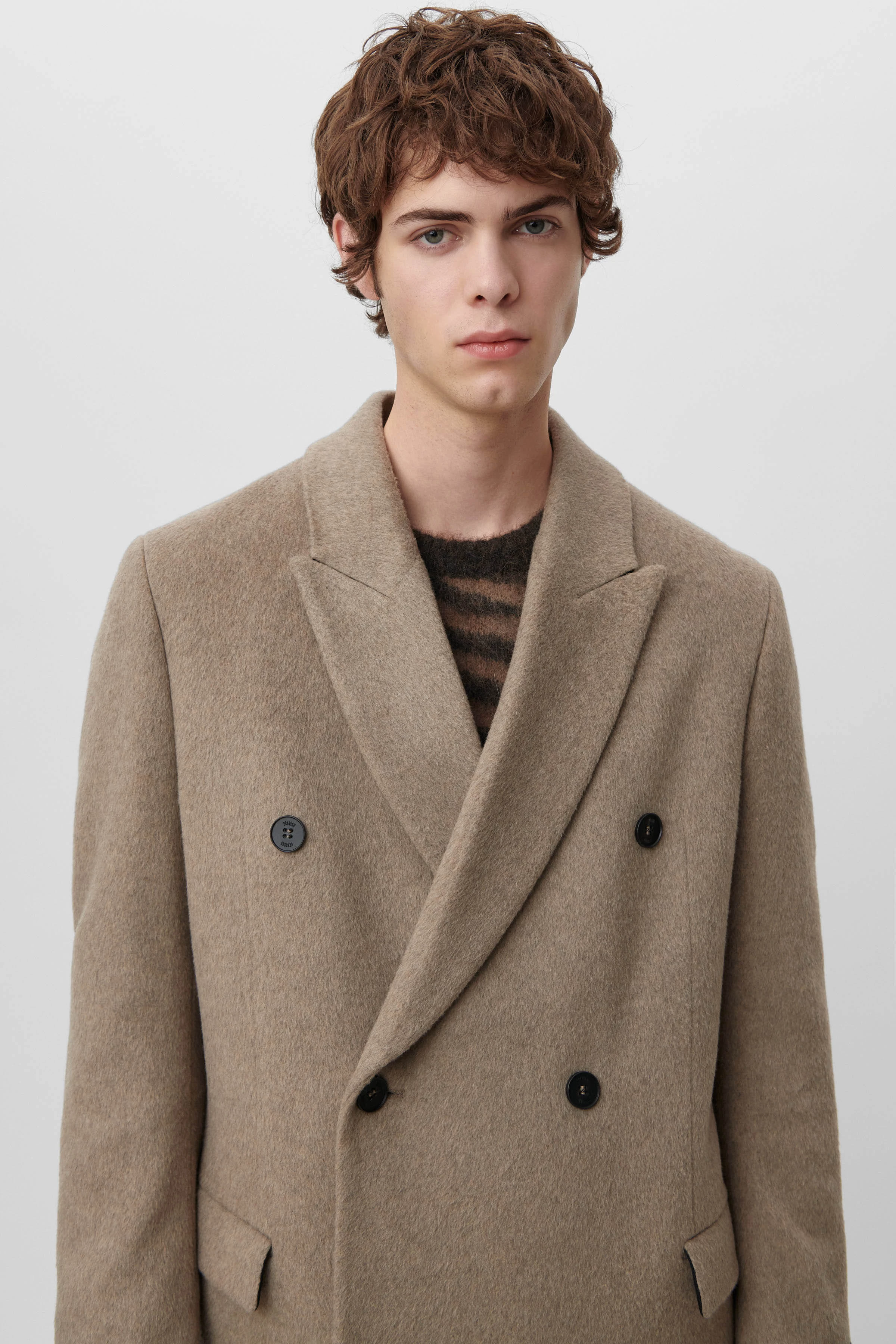 SKYE - zweireihiger Mantel mit kastigem Fit - Herren - braun - Frontansicht
