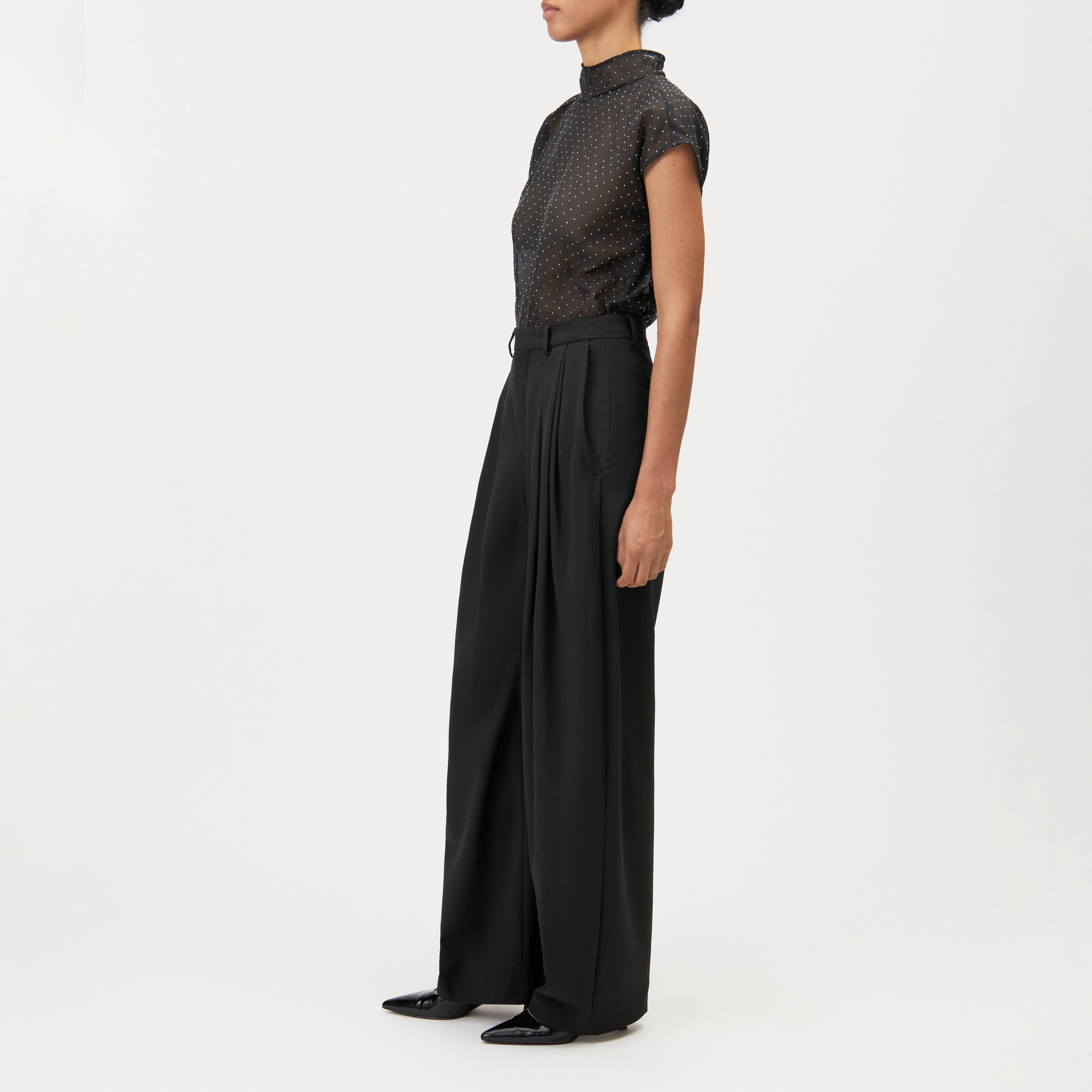 ELICIT - Wide twill pleat trousers - women - black - Seitenansicht