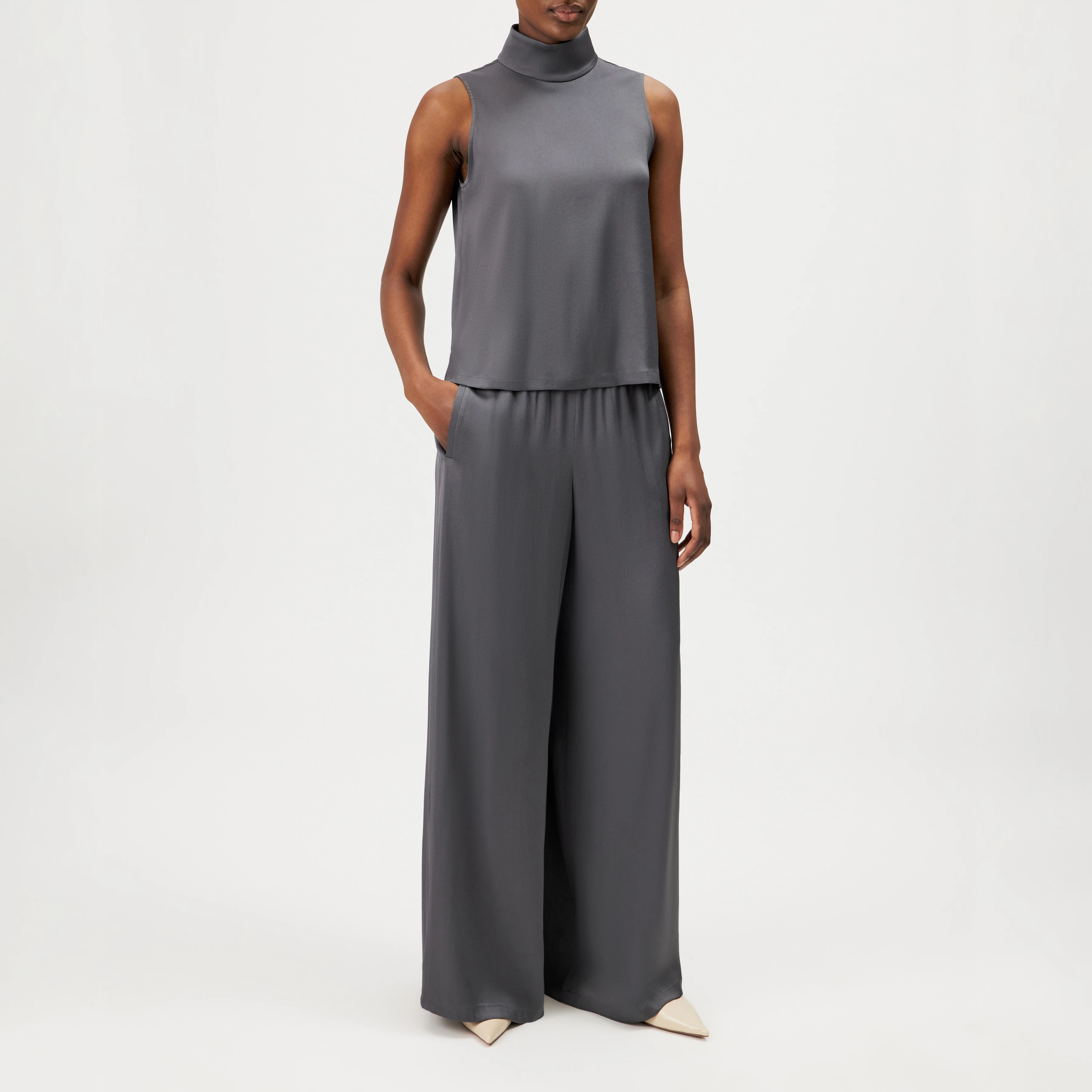 HALIRA - Top blouse en satin à col montant - women - gris - Ganzkörper-Frontansicht
