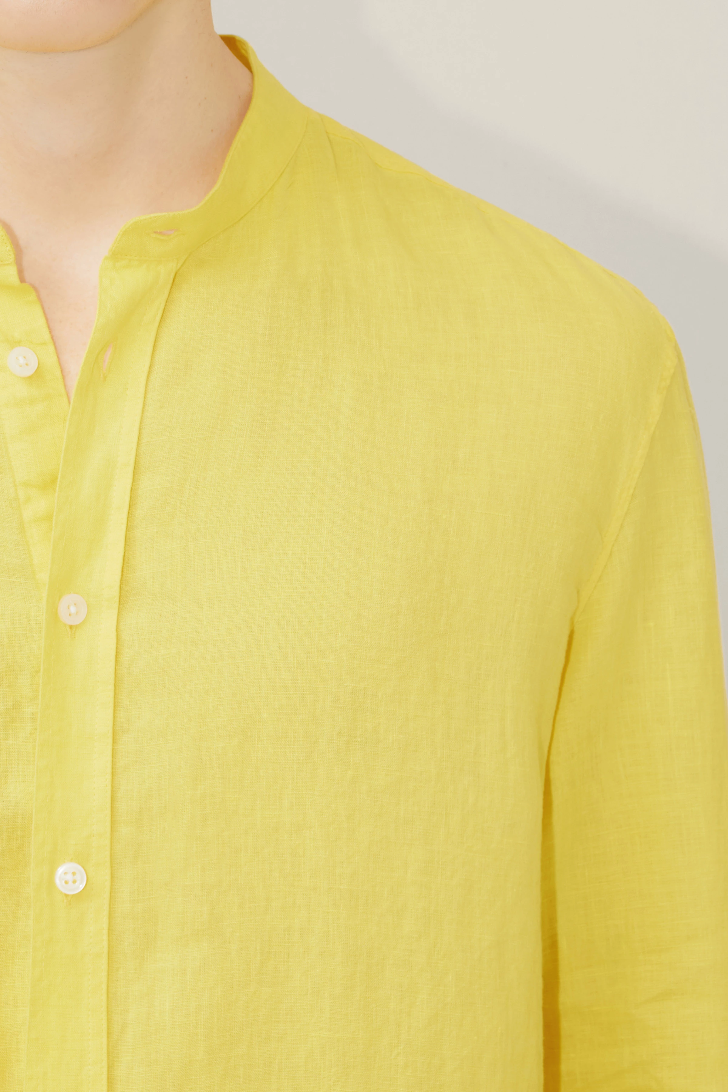 TAROK - pure linen shirt with stand up collar - men - yellow - Seitenansicht