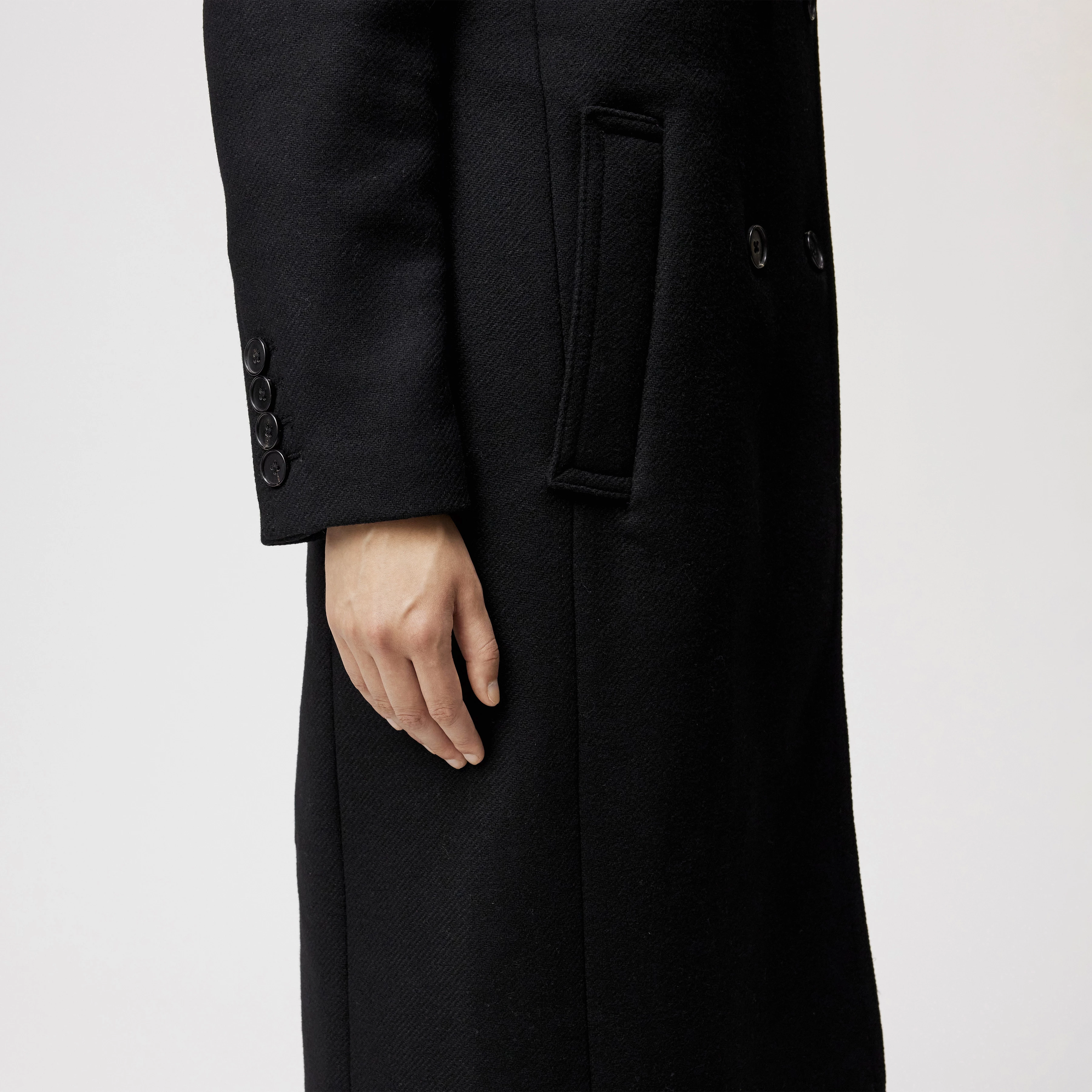 PIETHILL - Uniformmantel in winterlichem Woll-Mix - Damen - schwarz - Detailansicht am Model