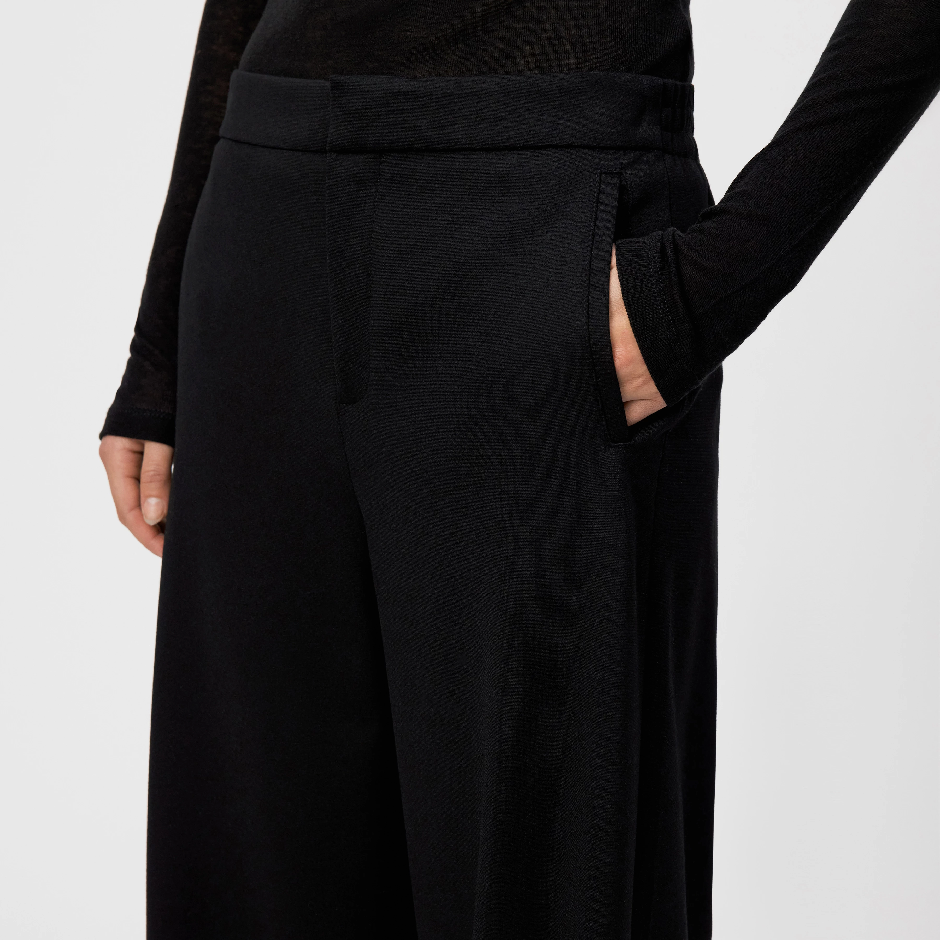 FAE_0 - Trousers with barrel leg in jersey - women - Natural Aluminium - Detailansicht am Model