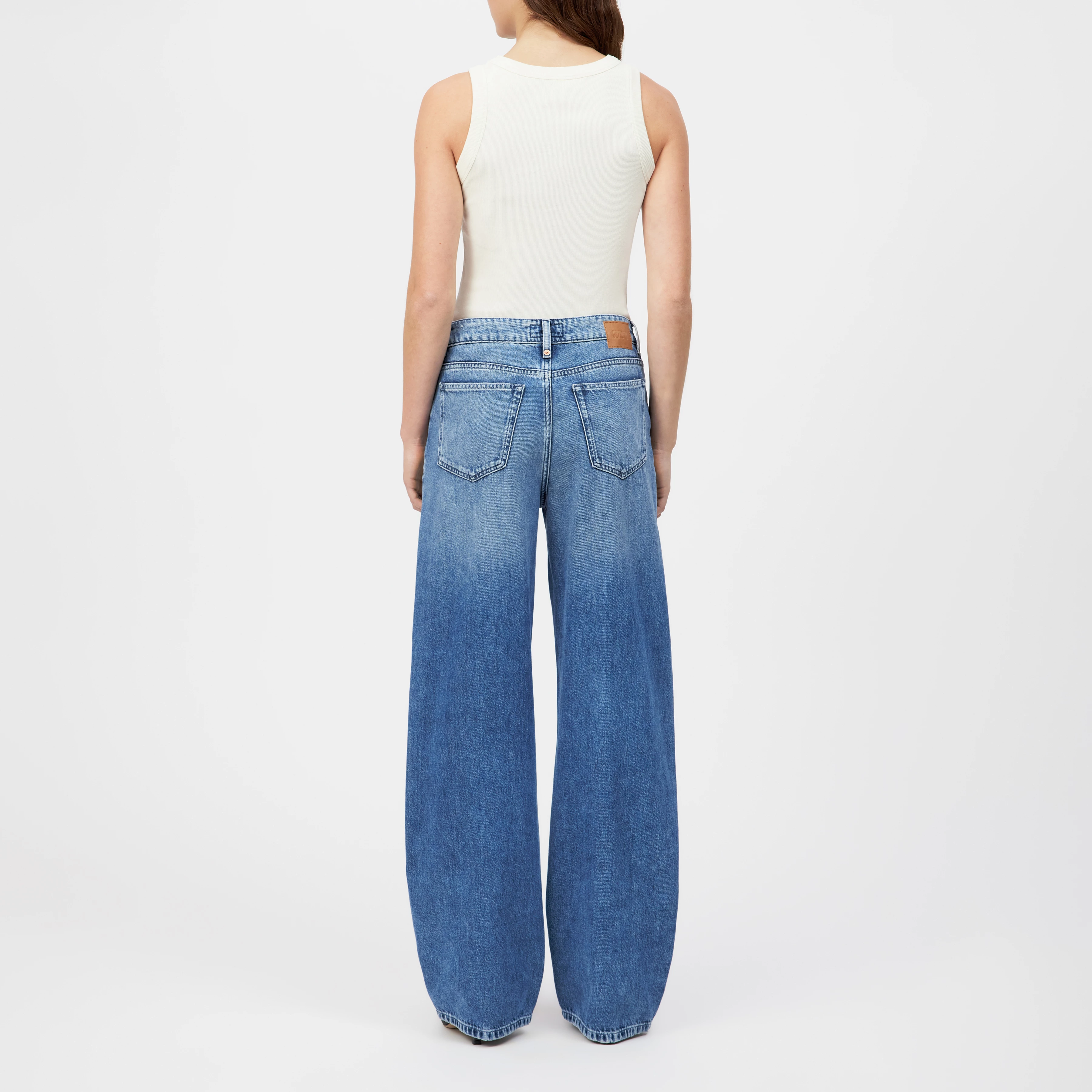 MEDLEY - Mid-Waist Jeans in Mid-Blue Denim - Damen - blau - Rückansicht