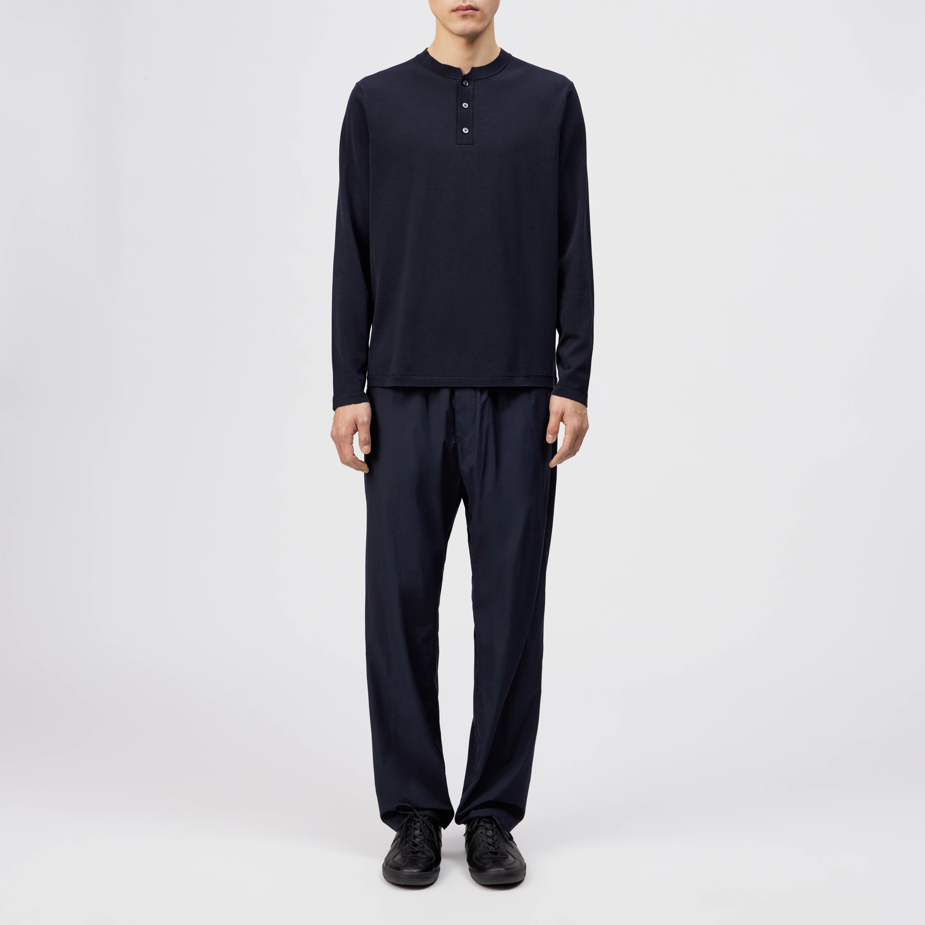 KIAAN - Regular Fit Longsleeve mit Stehkragen aus Feinstrick - Herren - blau - Ganzkörper-Frontansicht