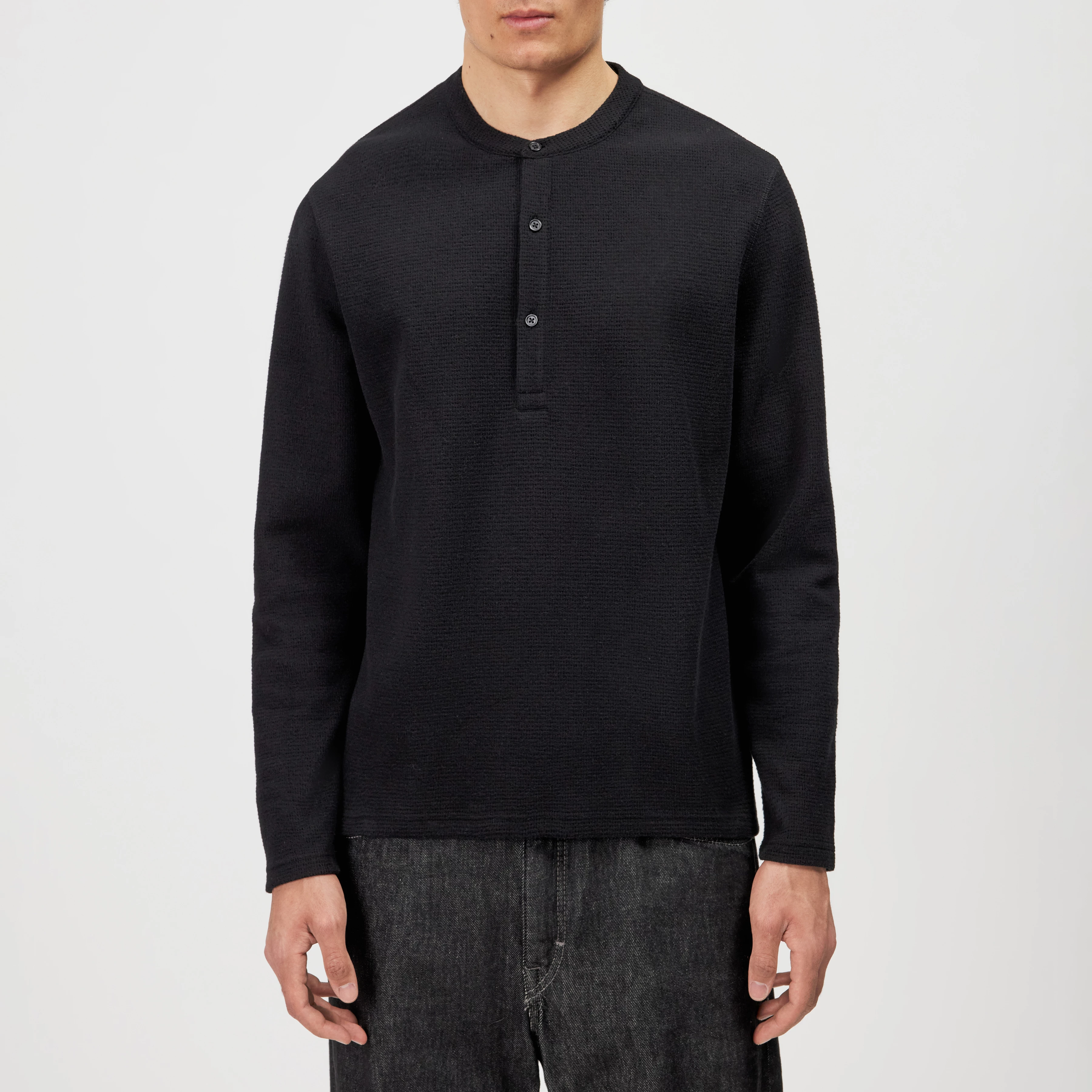 MALIOR - Henley long sleeve with waffle texture - men - black - Frontansicht