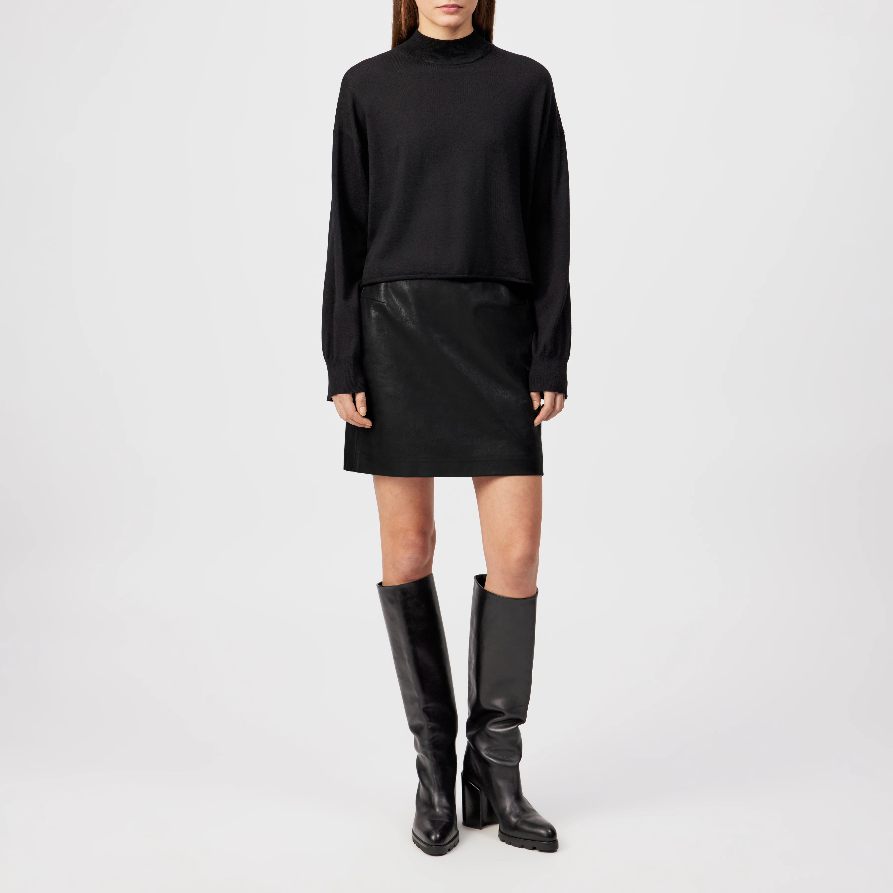 MATHISA - Cropped jumper in fine merino wool - women - black - Ganzkörper-Frontansicht