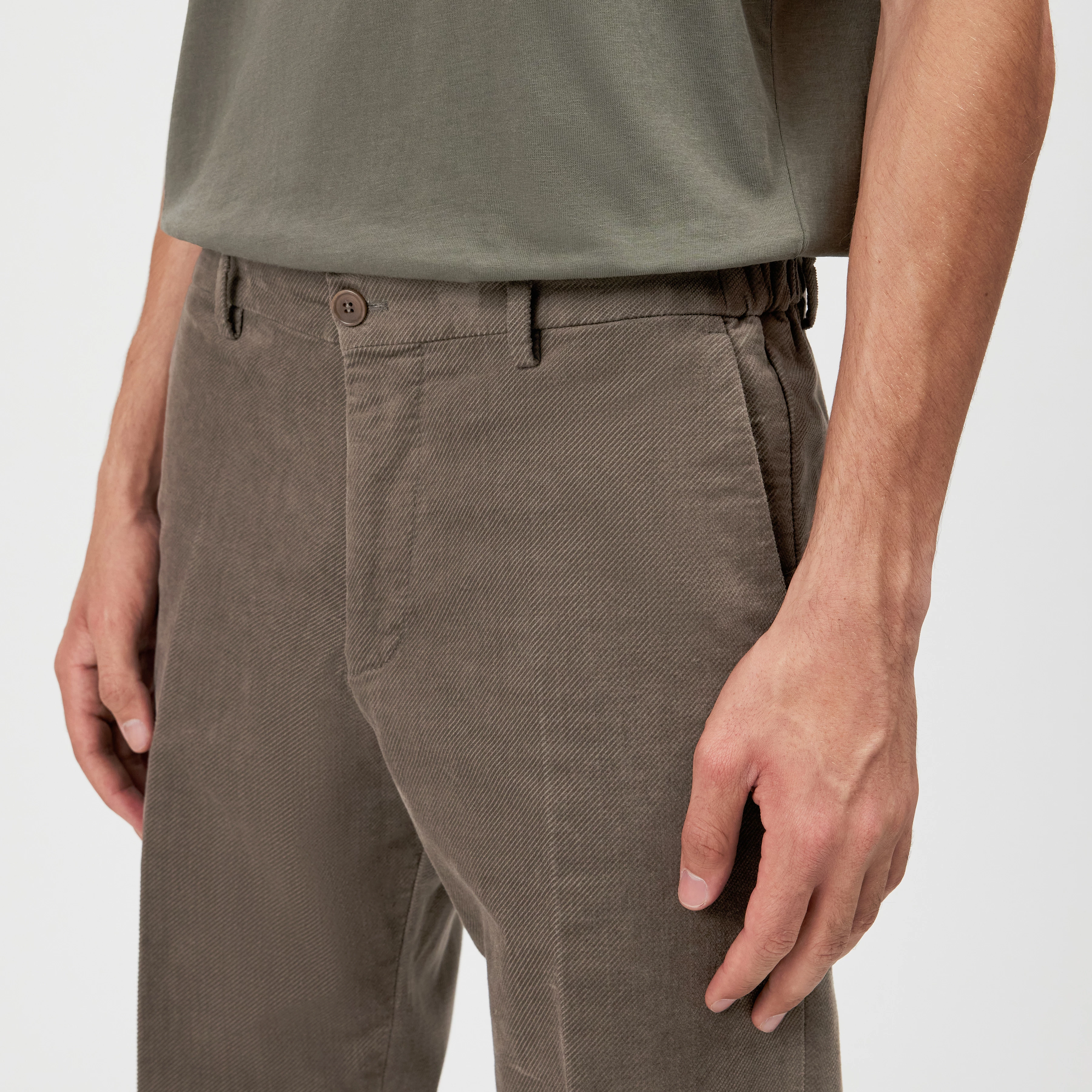 AJEND_RGLR - Konfektionierte Hose in Baumwolle - Herren - braun - Detailansicht am Model