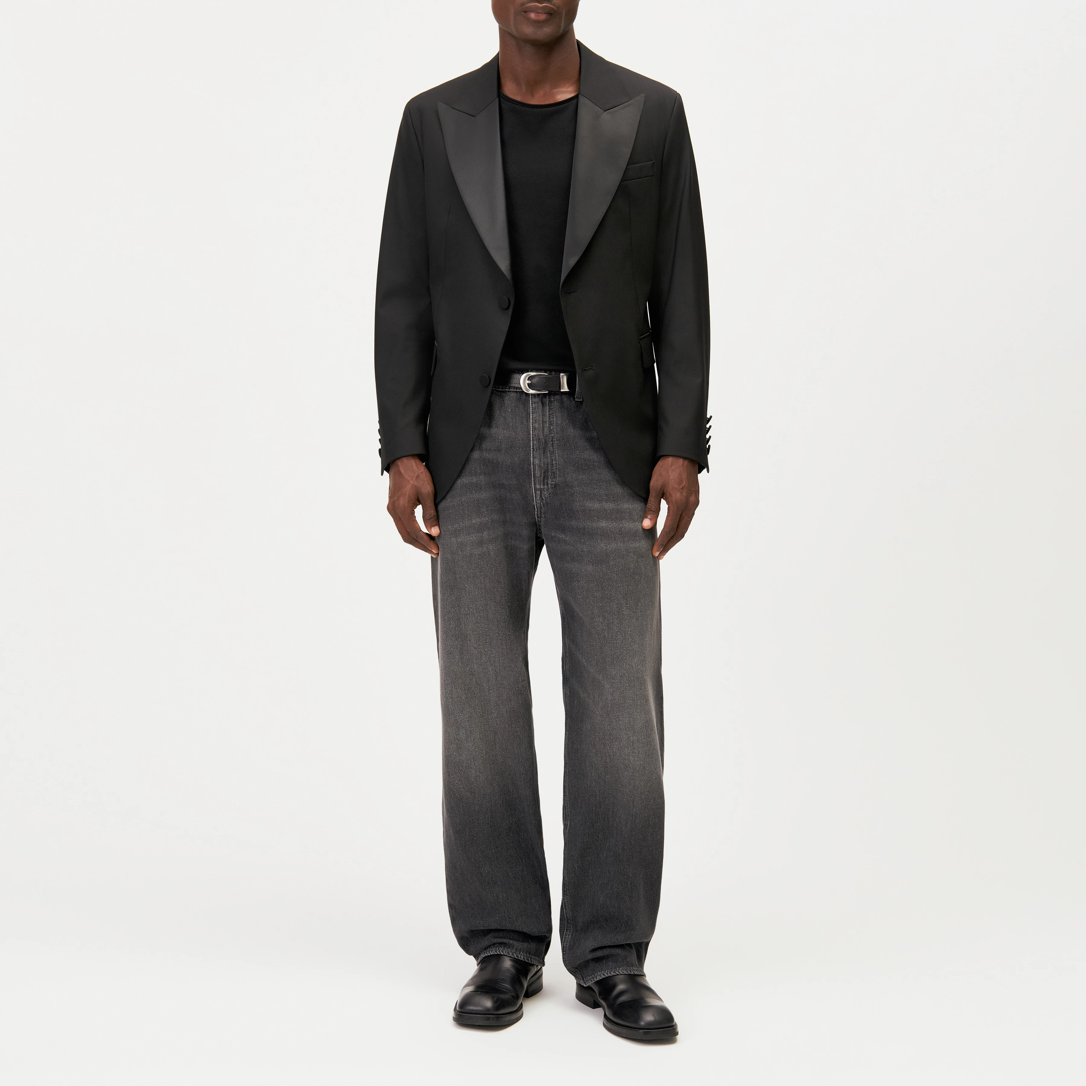 JACATO - Dinner jacket with satin lapels - men - black - Ganzkörper-Frontansicht