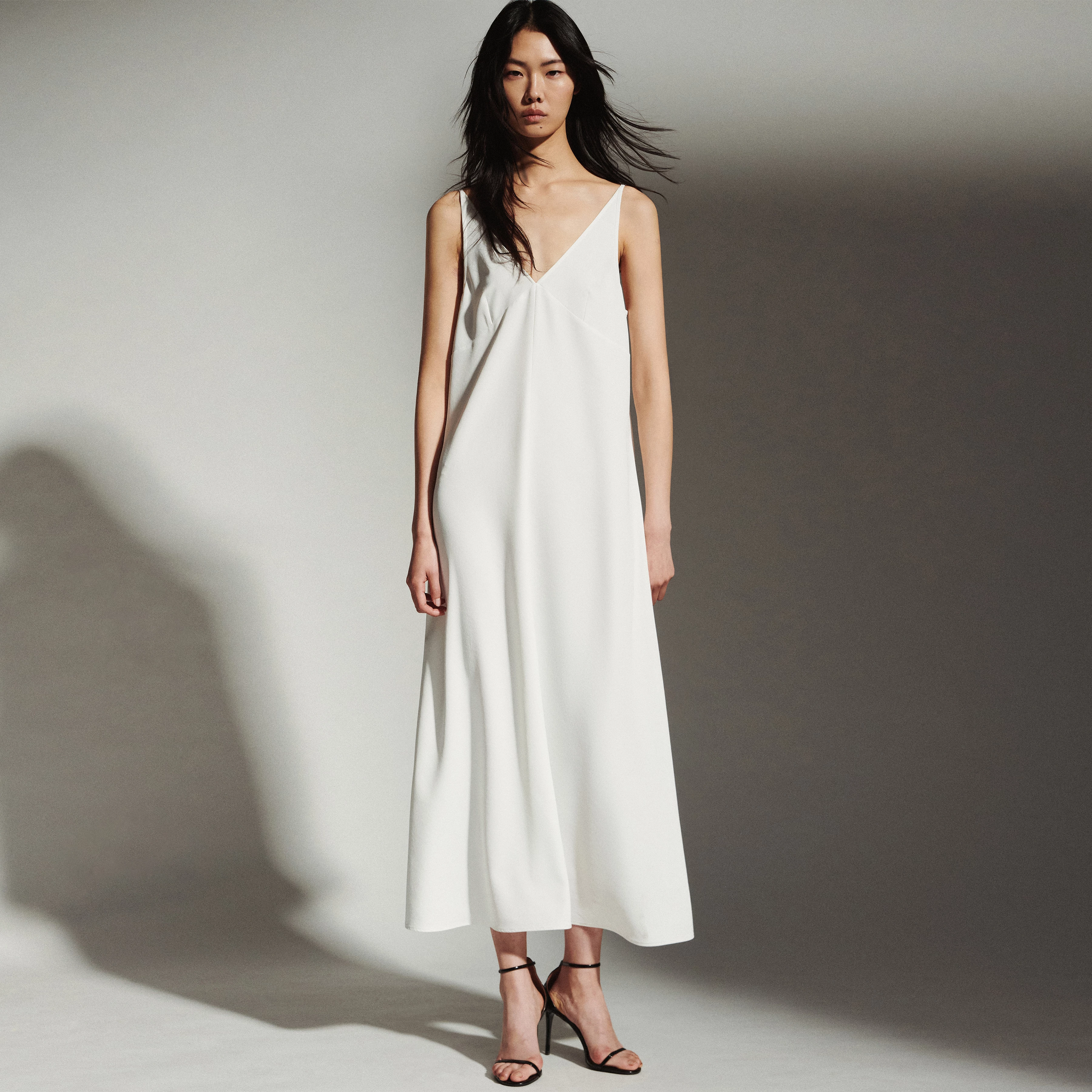 KAIREN - V-Neck Slipdress in luxuriösem Satin - Damen - off white