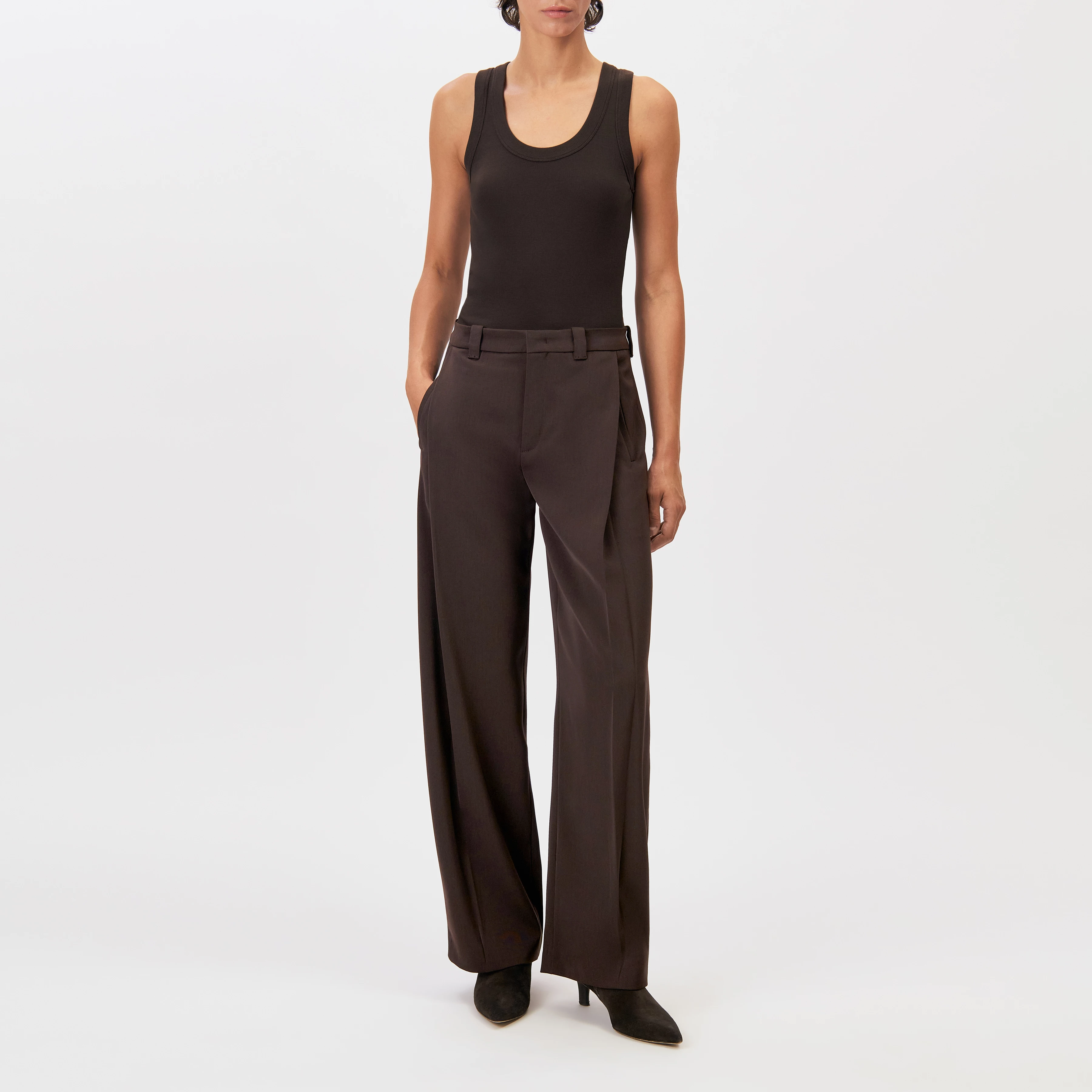 TAVIRA - Ribbed tank top with feminine round neckline - women - brown - Ganzkörper-Frontansicht