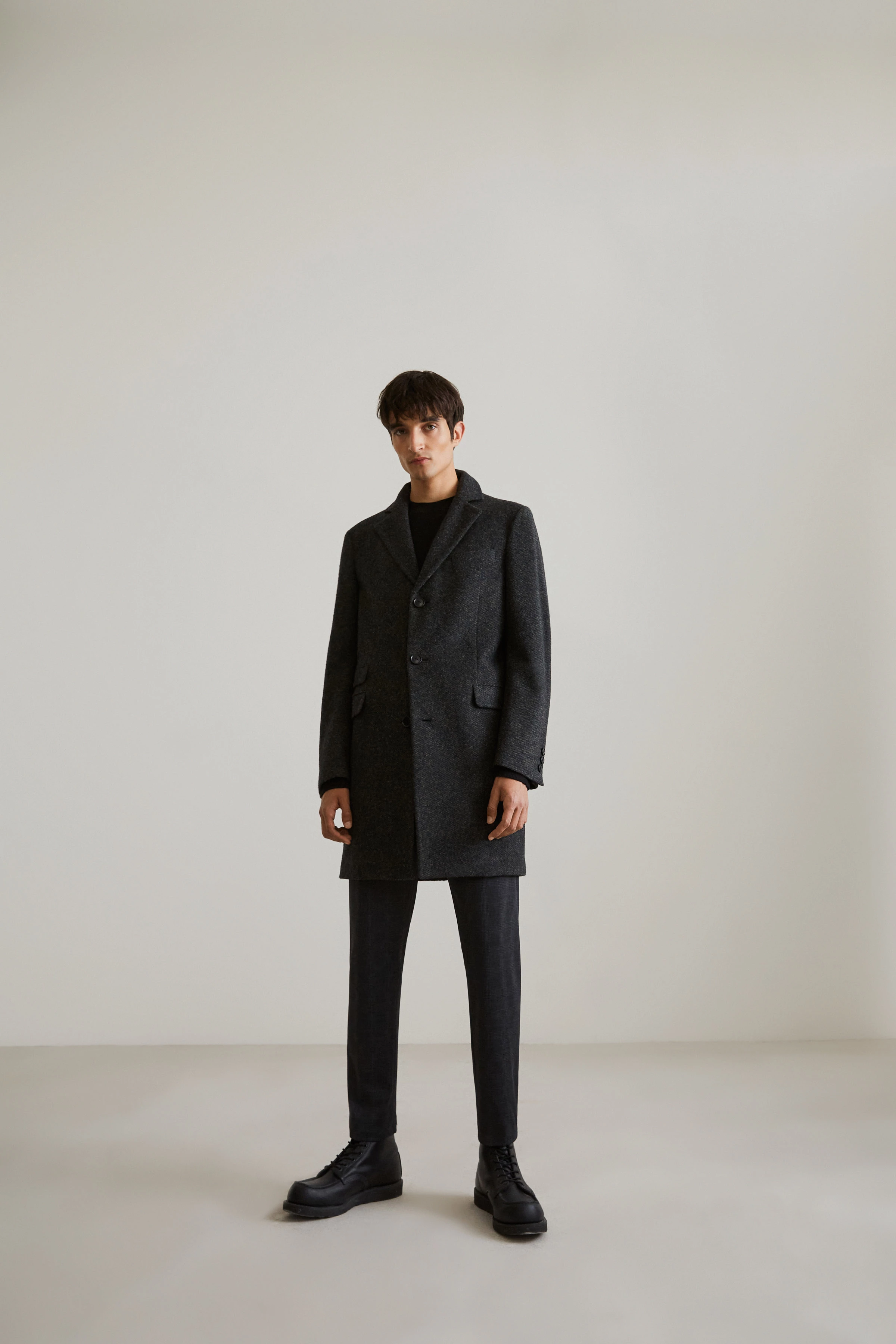 LUGO - klassischer Mantel aus Woll-Mix - Herren - oliv - Ganzkörper-Frontansicht